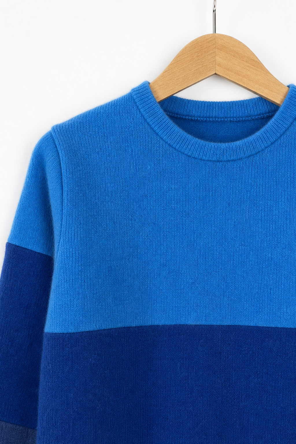 Detailaufnahme des Ombré Pullovers aus Kaschmir, Größe 98/104