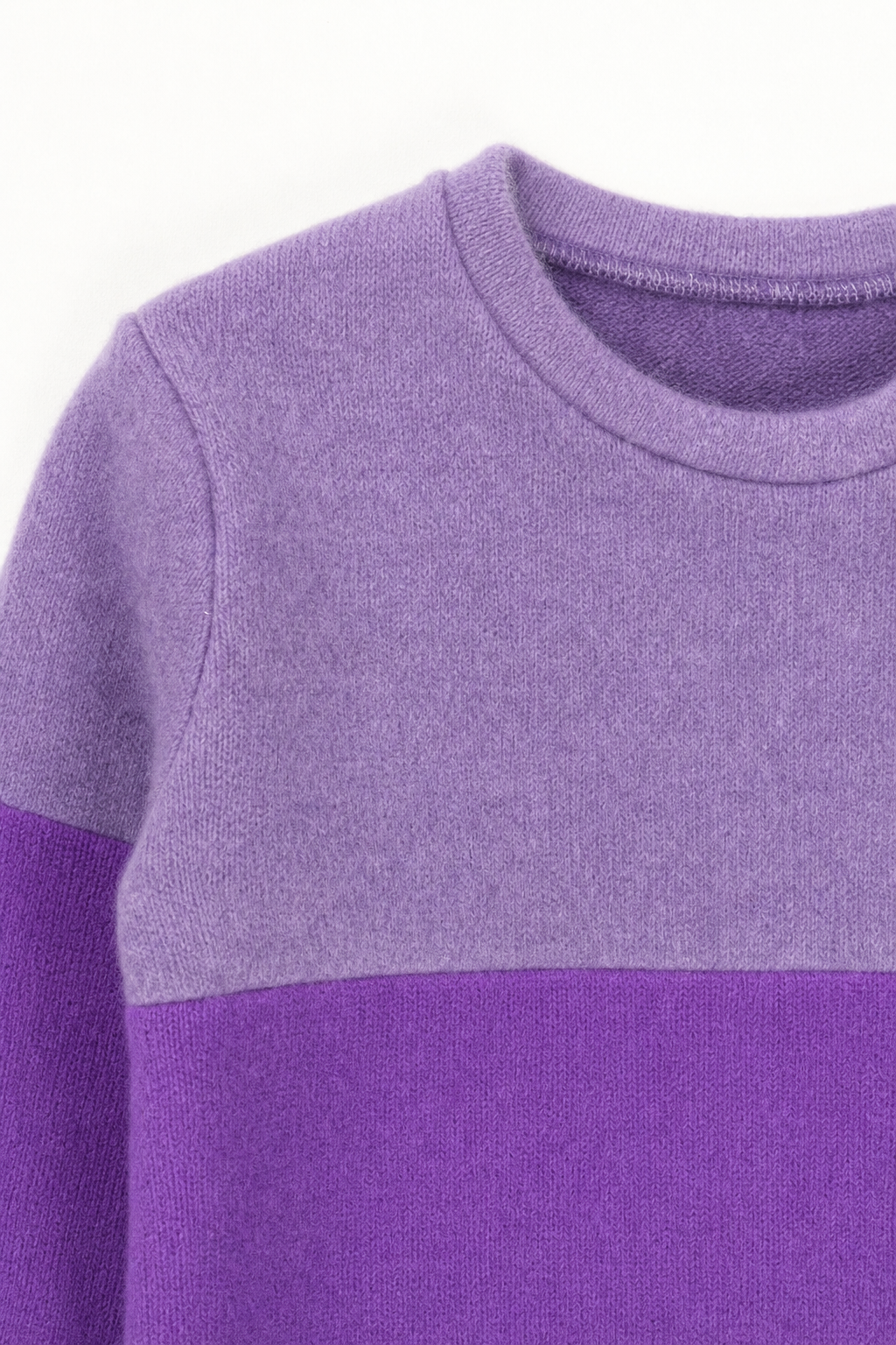 Detailaufnahme des Ombré Pullovers aus Kaschmir, Größe 98/104