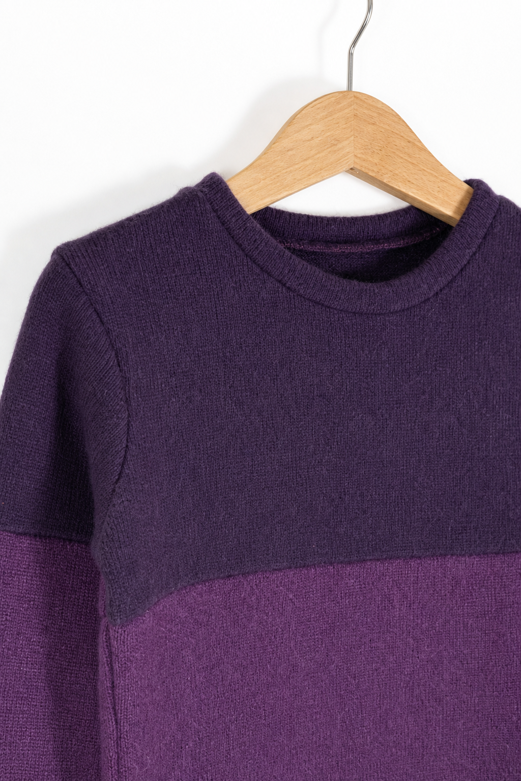 Detailaufnahme des Ombré Pullovers aus Kaschmir, Größe 98/104
