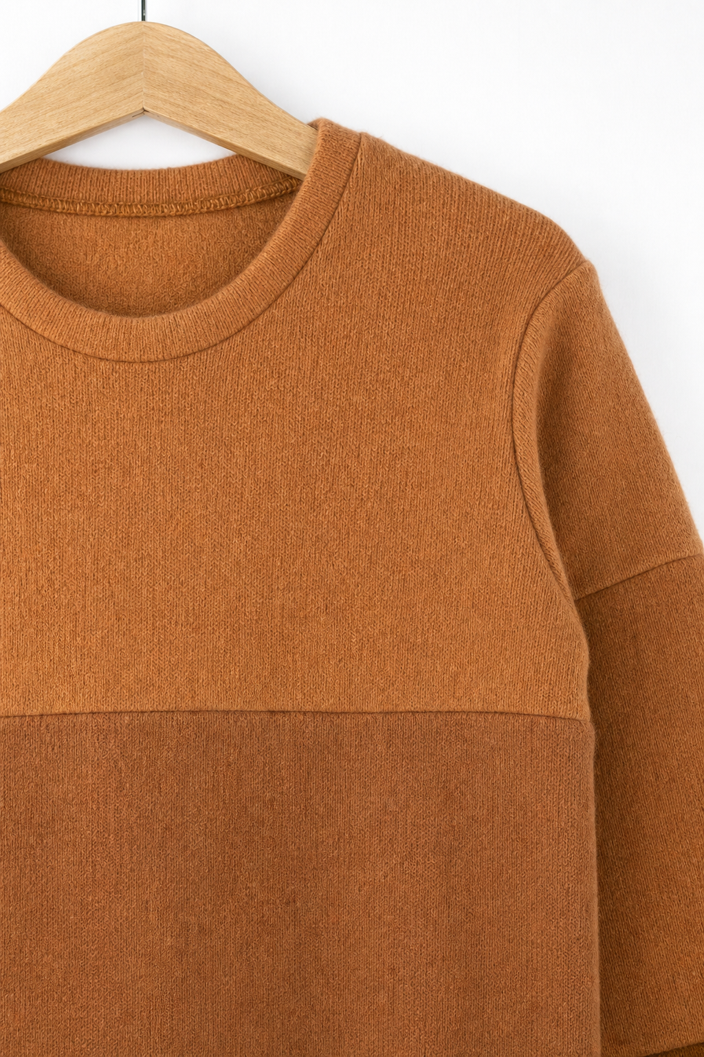 Detailaufnahme des Ombré Pullovers aus Kaschmir, Größe 122/128