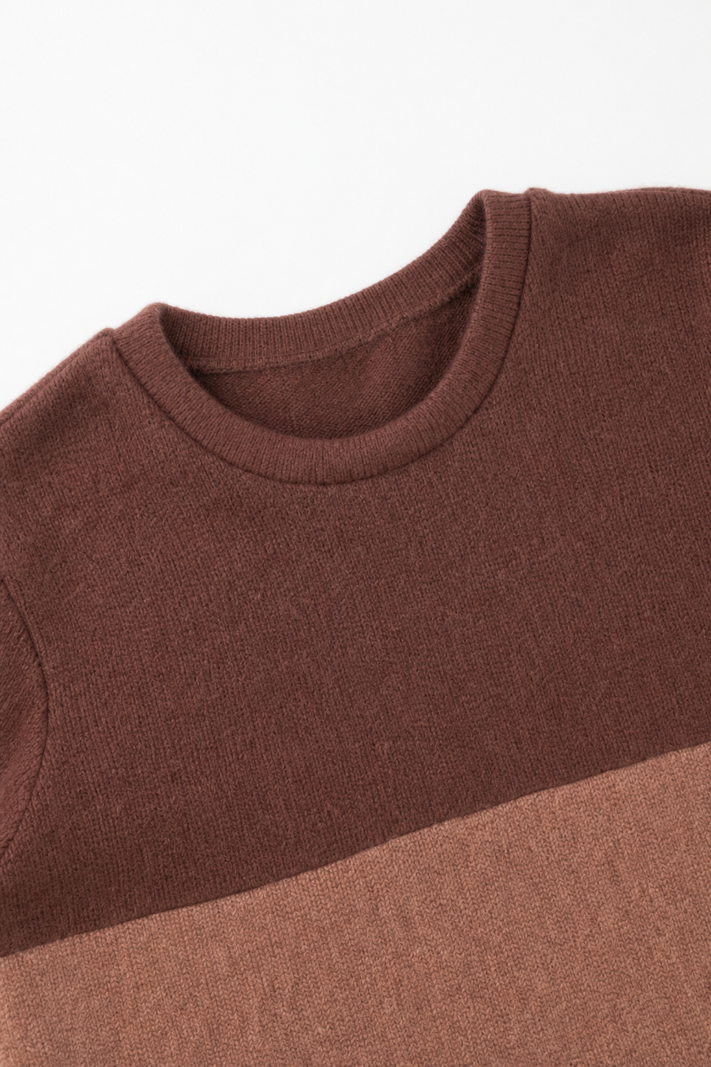 Detailaufnahme des Ombré Pullovers aus Kaschmir, Größe 122/128