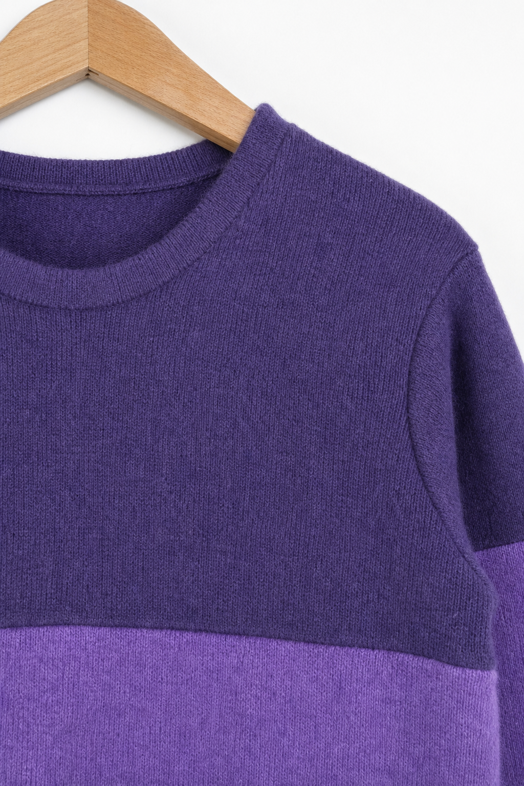 Detailaufnahme des Ombré Pullovers aus Kaschmir, Größe 122/128
