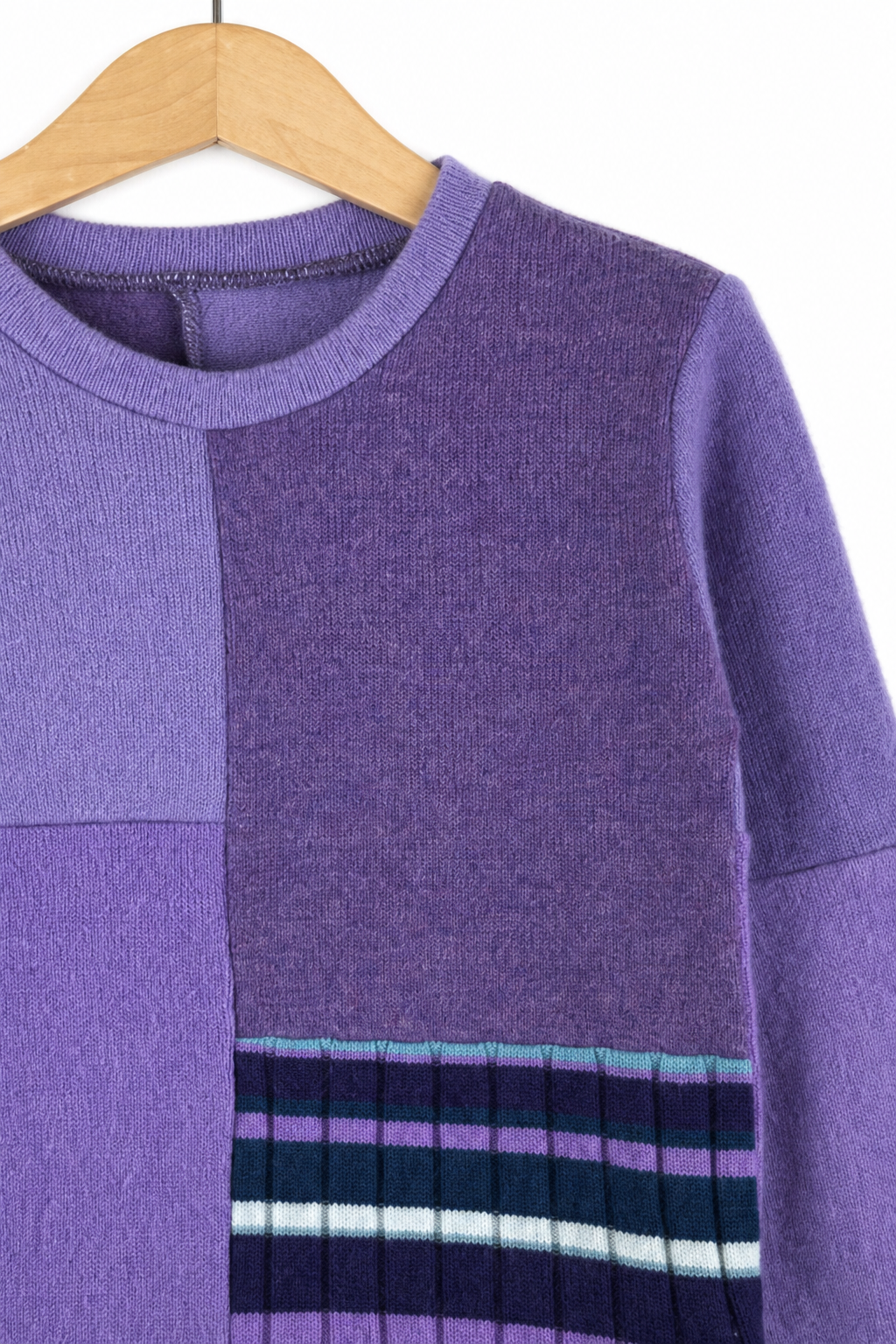 Detailaufnahme des Kaschmir No Waste Pullovers für Kinder in Größe 98/104