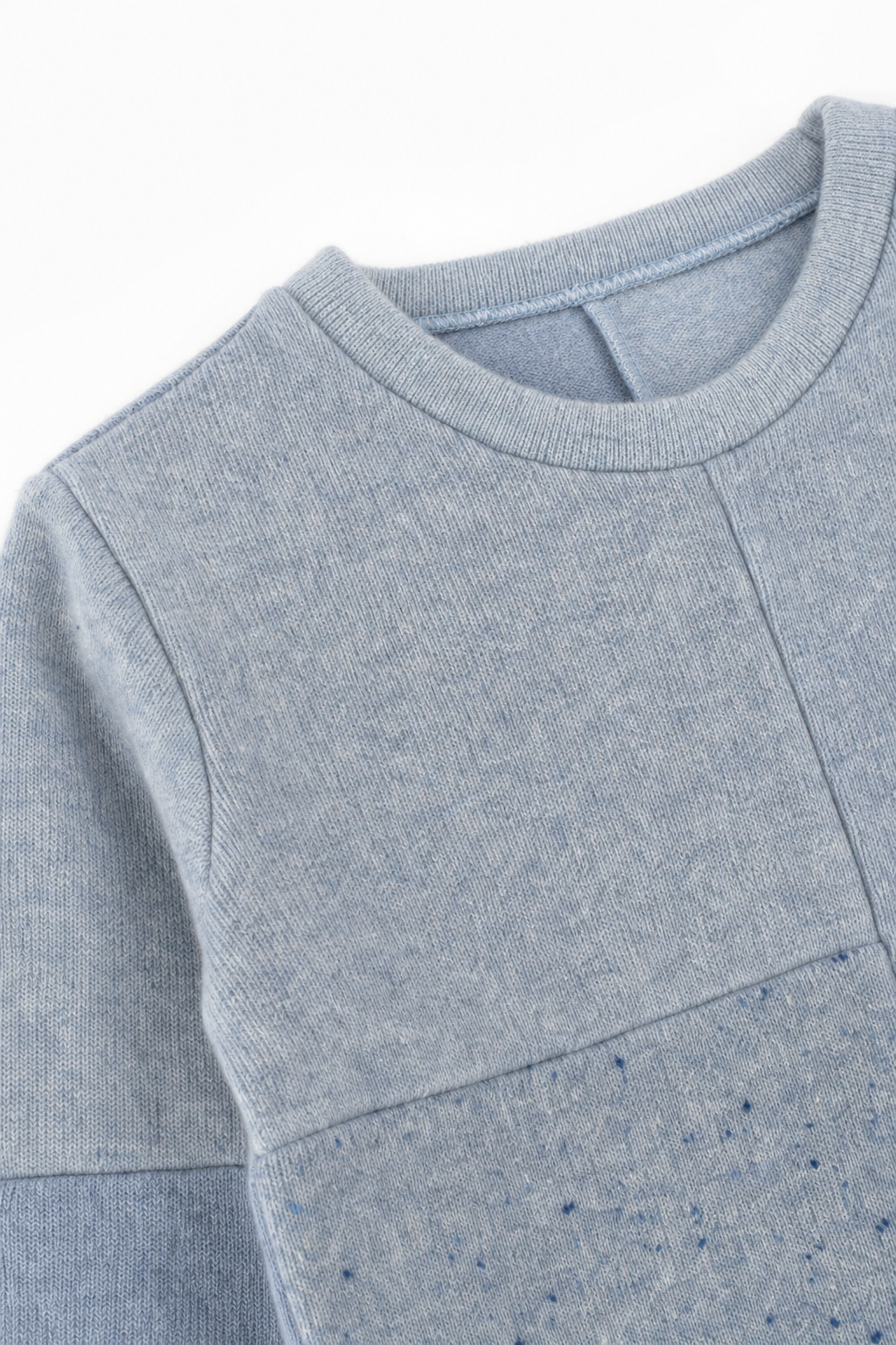 Detailaufnahme des Kaschmir No Waste Pullovers für Kinder in Größe 98/104