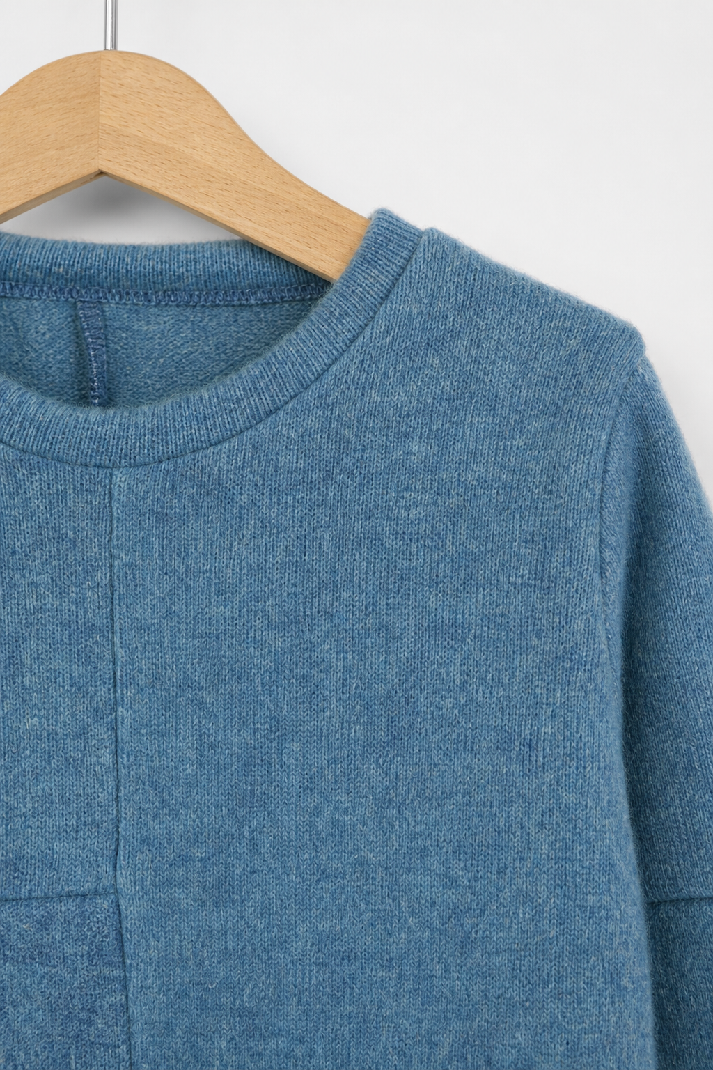 Detailaufnahme des Kaschmir No Waste Pullovers für Kinder in Größe 98/104