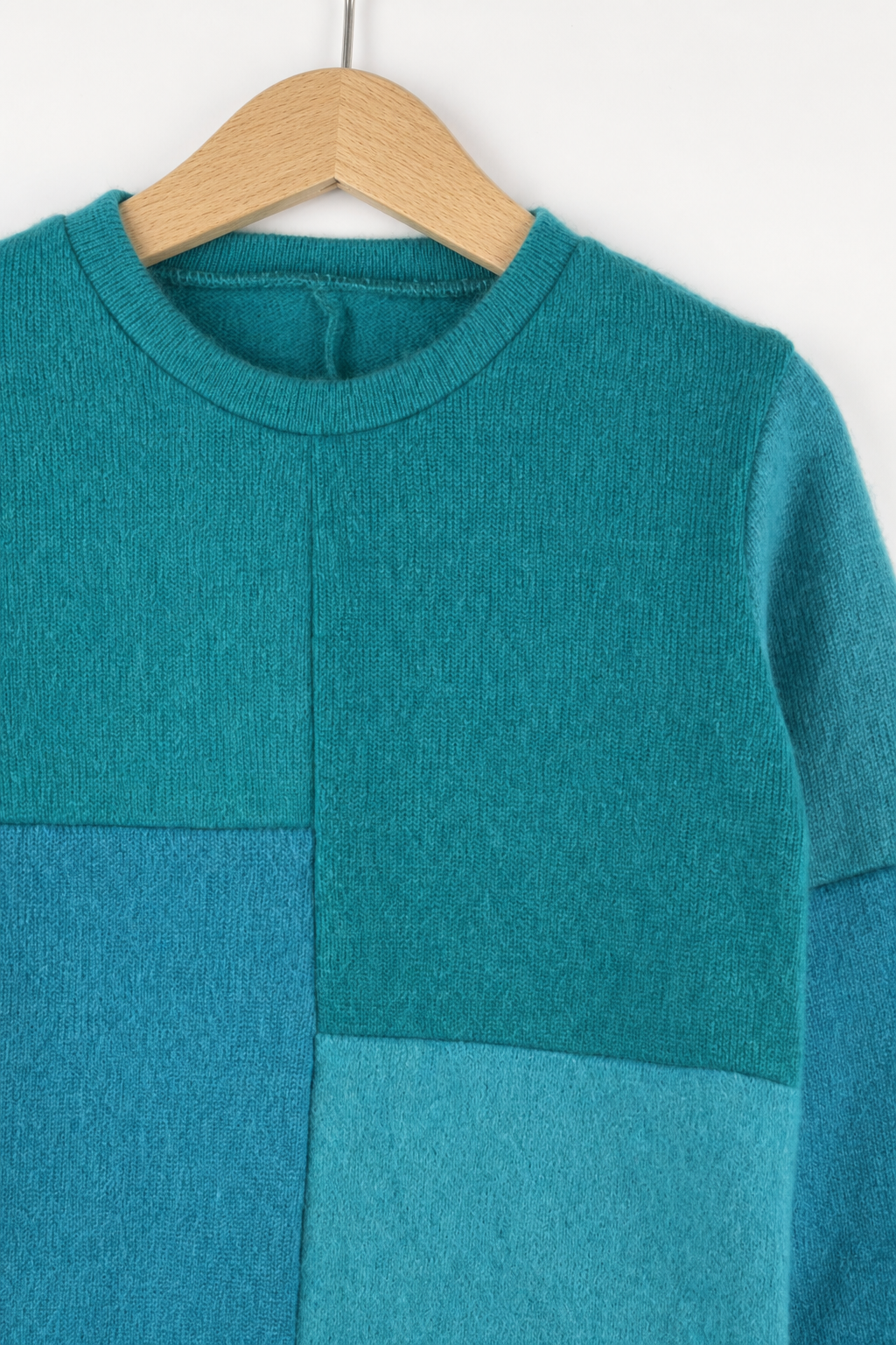 Detailaufnahme des Kaschmir No Waste Pullovers für Kinder in Größe 98/104