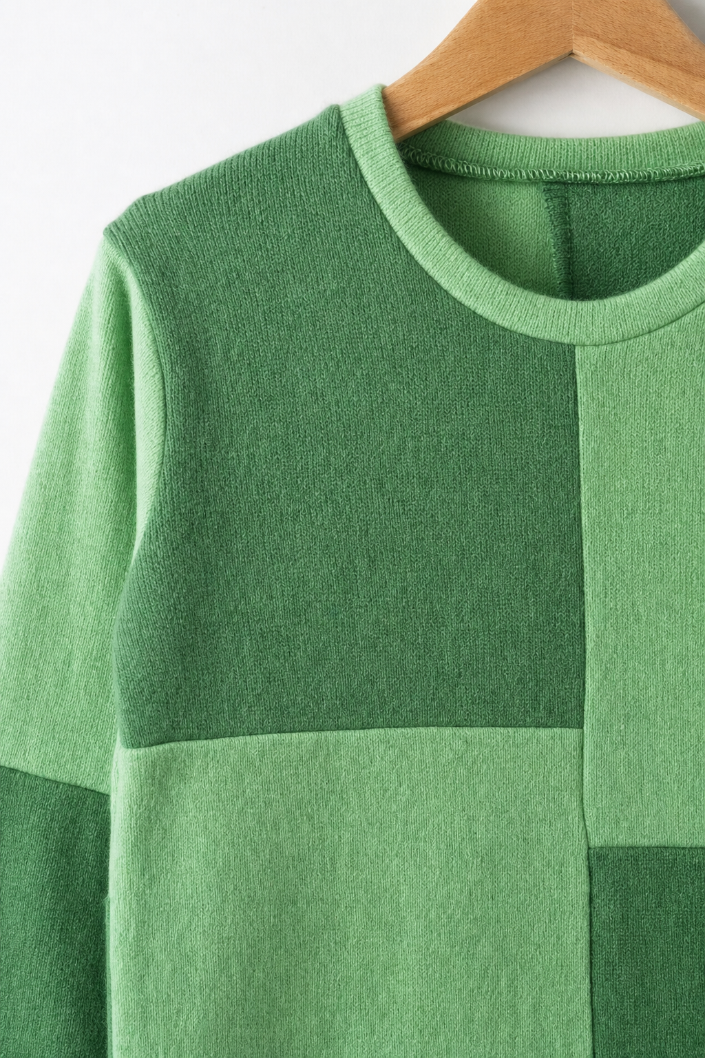 Detailaufnahme des Kaschmir No Waste Pullovers für Kinder in Größe 110/116