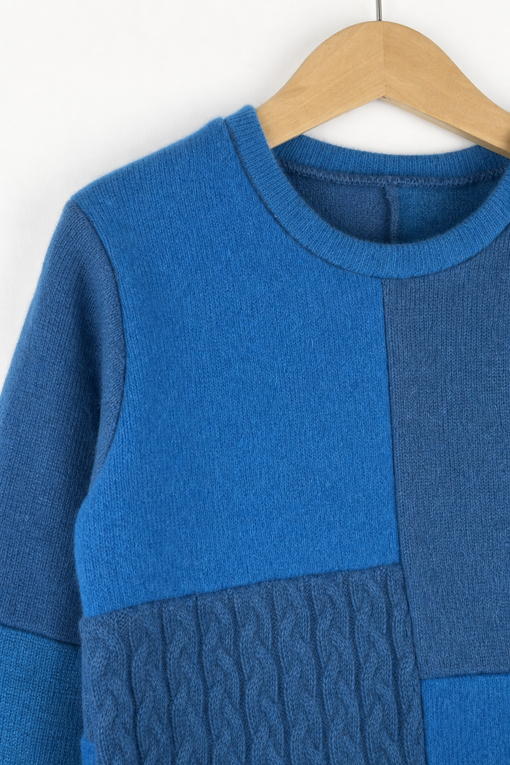 Detailaufnahme des Kaschmir No Waste Pullovers für Kinder in Größe 110/116
