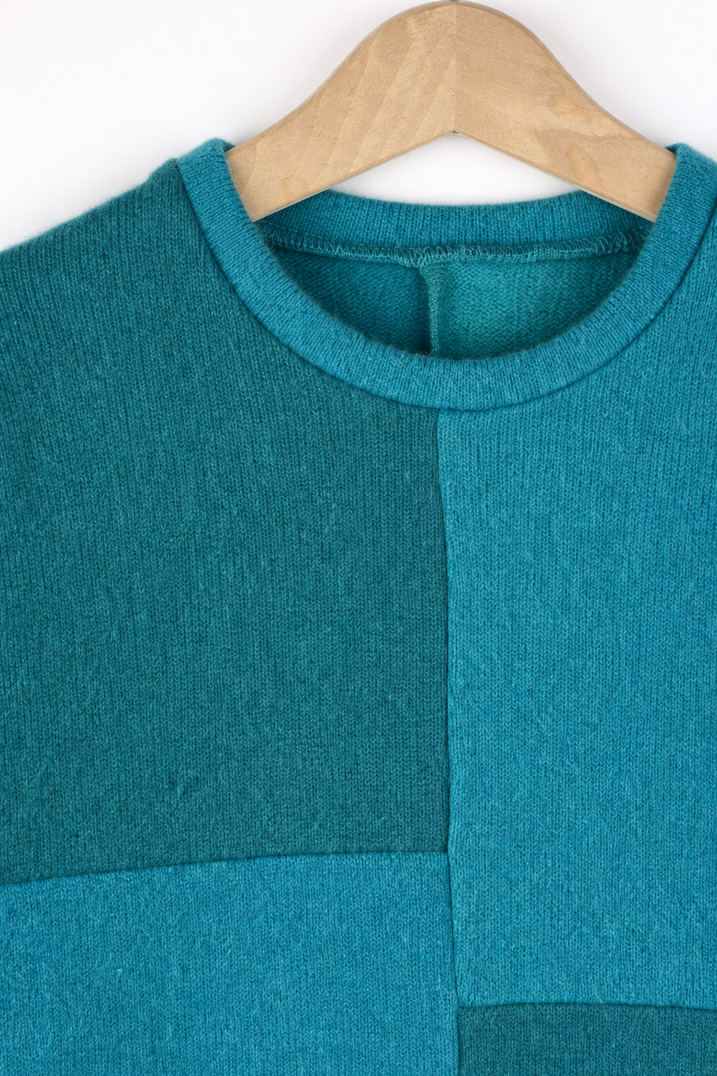Detailaufnahme des Kaschmir No Waste Pullovers für Kinder in Größe 110/116