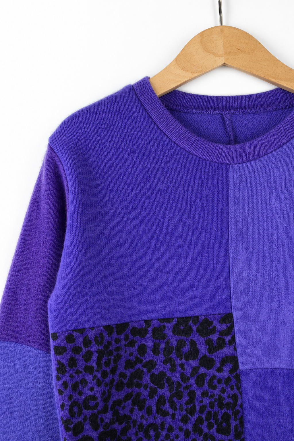 Detailaufnahme des Kaschmir No Waste Pullovers für Kinder in Größe 110/116
