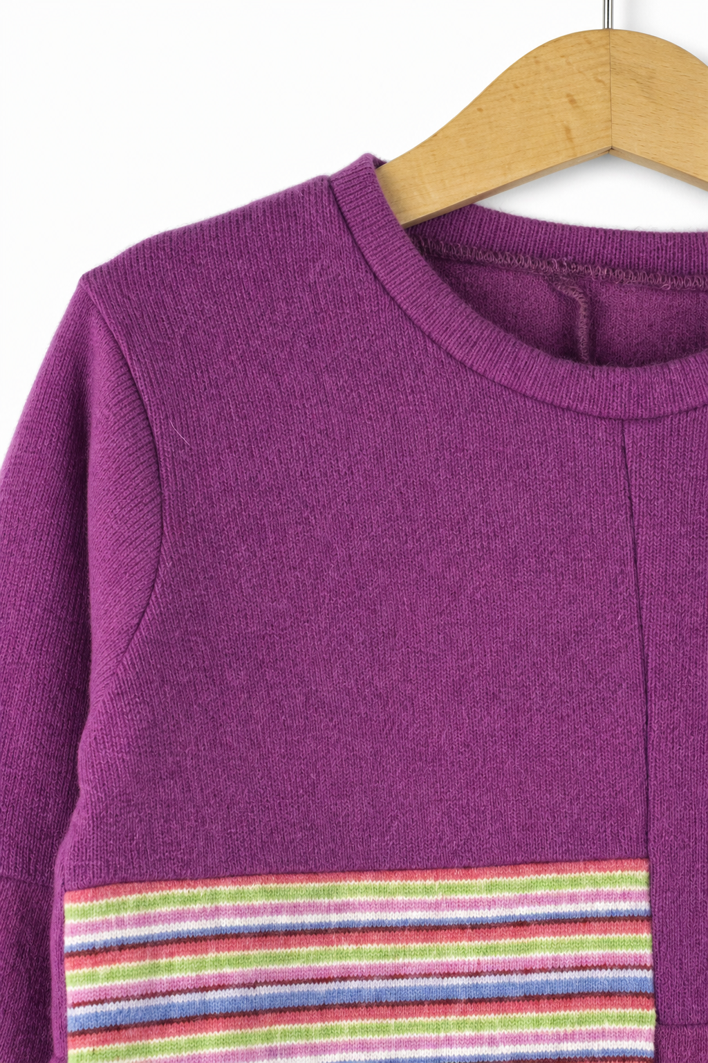 Detailaufnahme des Kaschmir No Waste Pullovers für Kinder in Größe 110/116