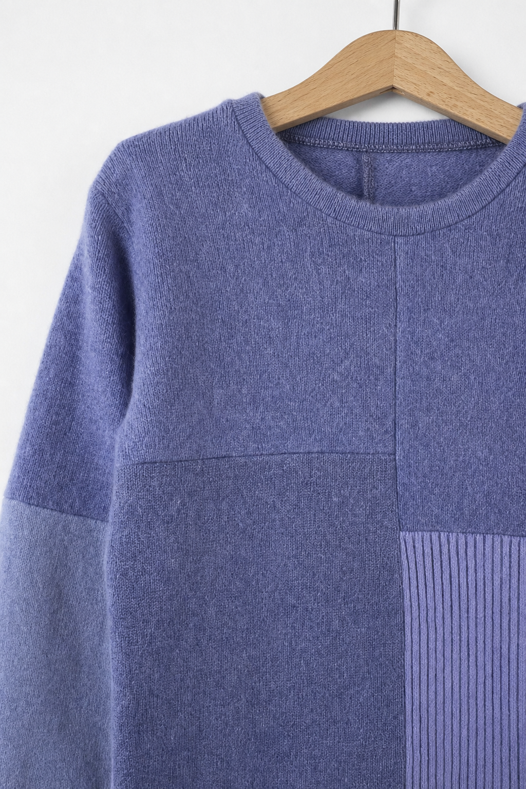 Detailaufnahme des Kaschmir No Waste Pullovers für Kinder in Größe 110/116