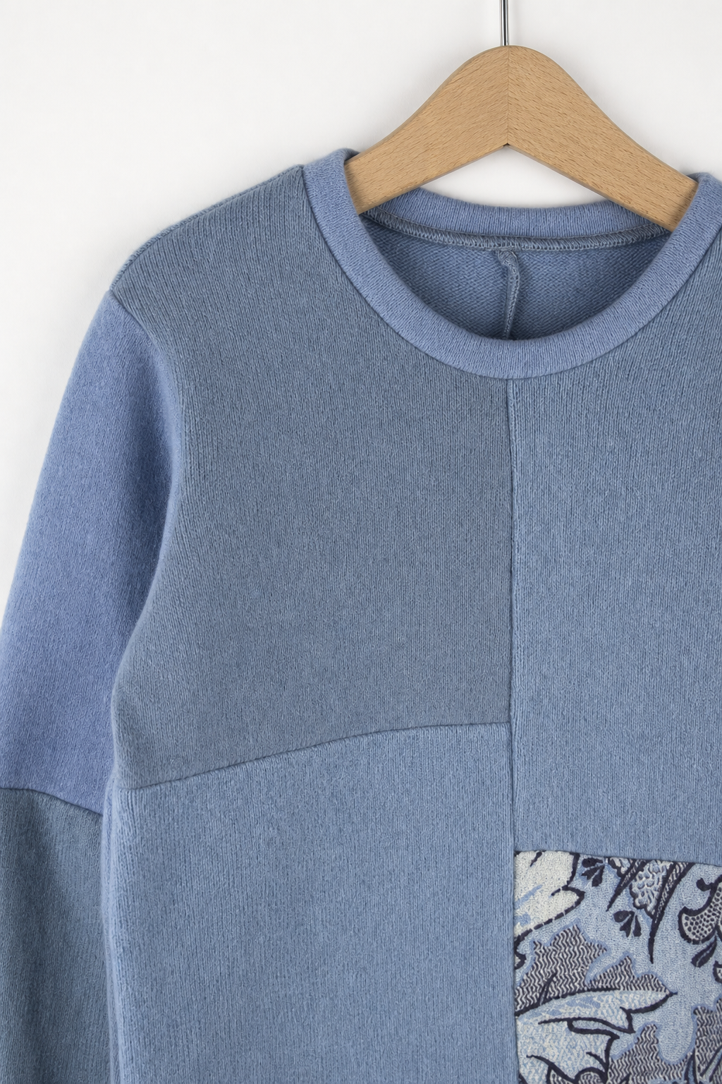 Detailaufnahme des Kaschmir No Waste Pullovers für Kinder in Größe 122/128