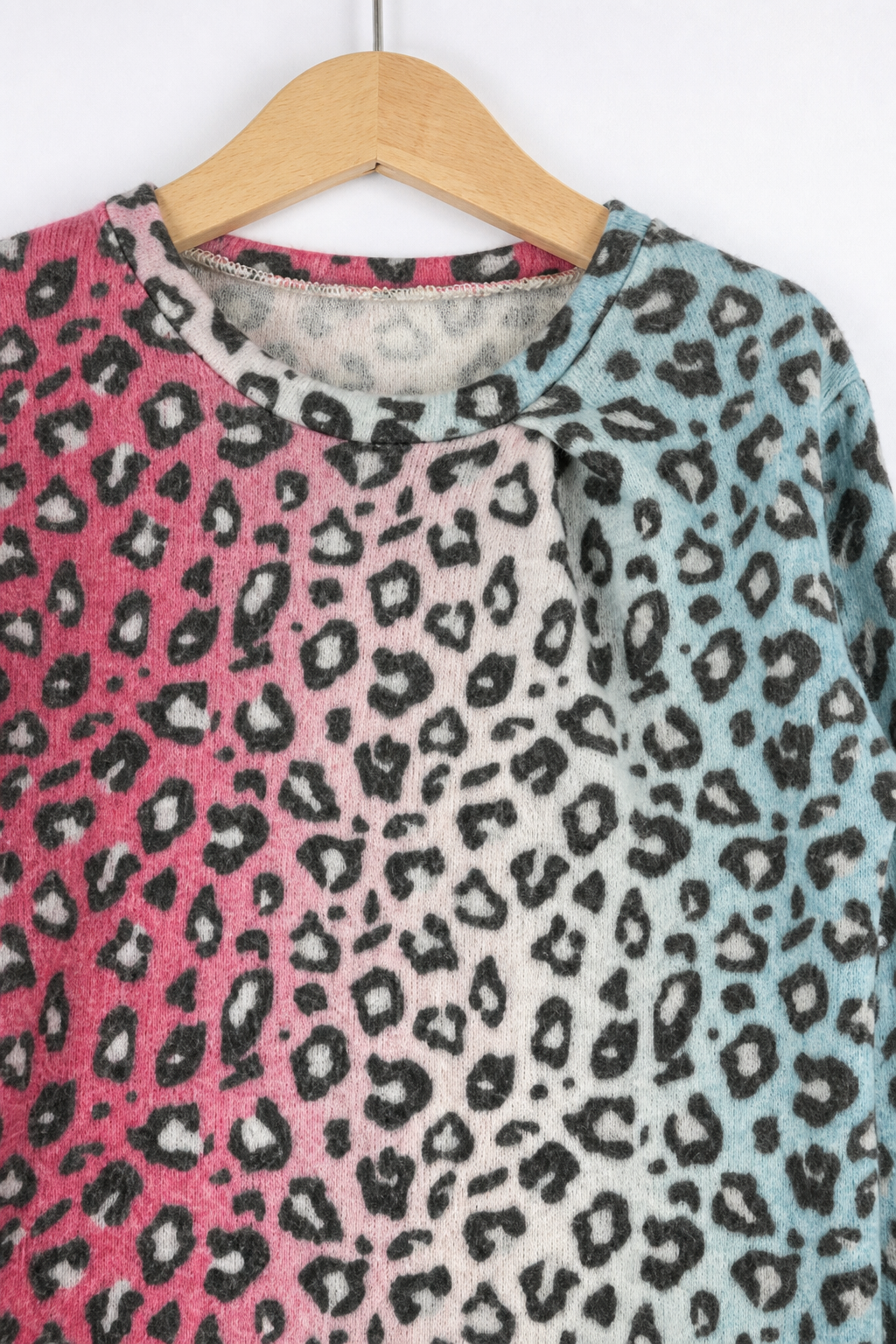 Detailaufnahme des Kaschmirpullovers in Rosa, Größe 110/116