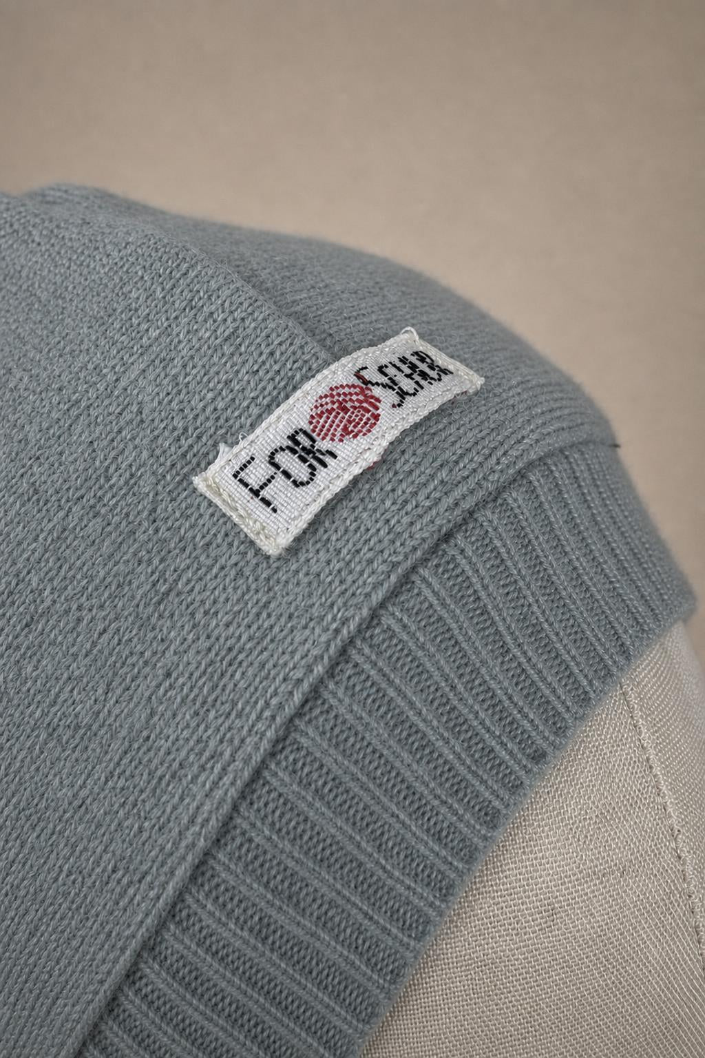 Detailaufnahme des Kaschmir Kapuzenschals in Blau