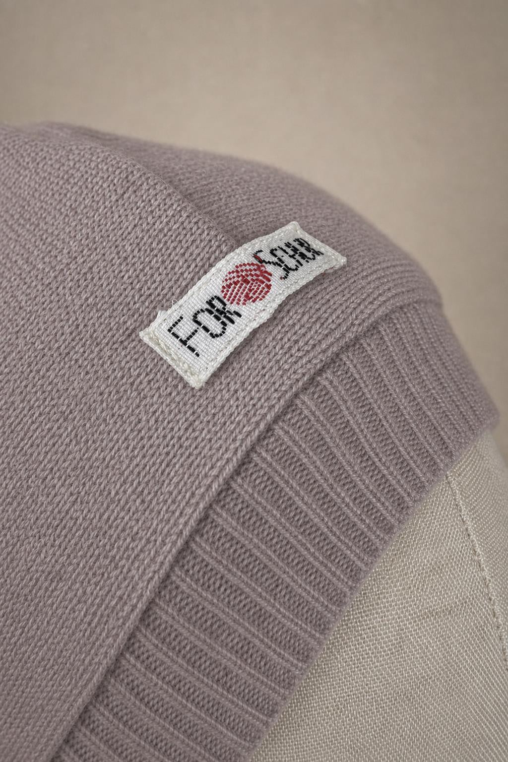 Detailaufnahme des Kaschmir Kapuzenschals in Rosa