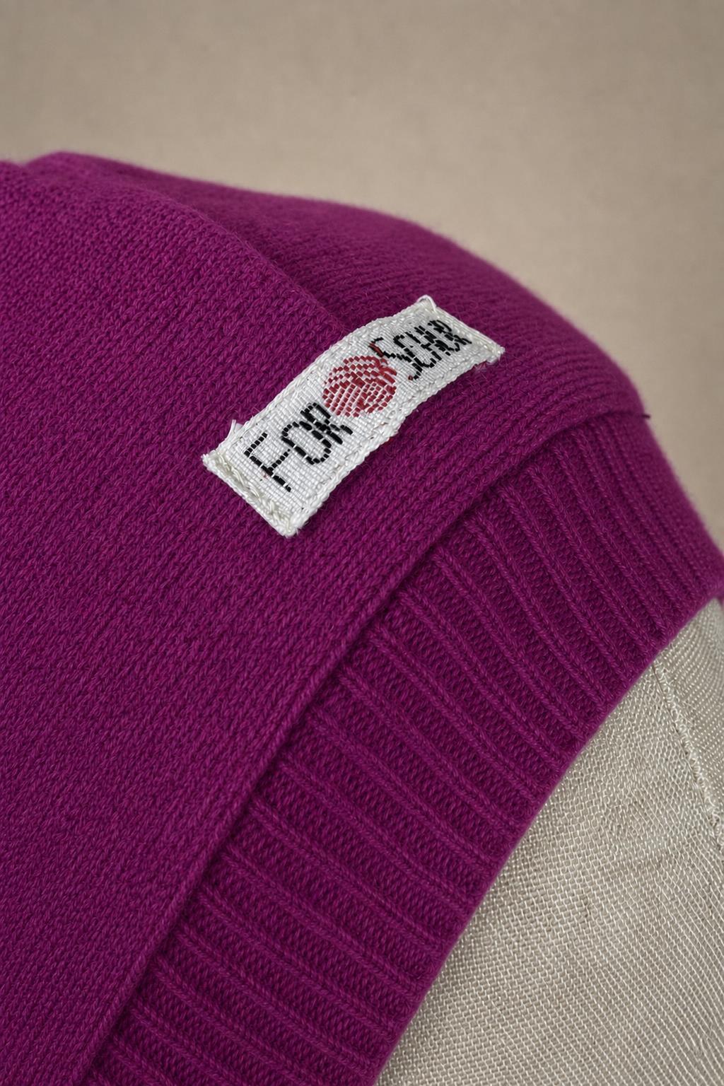 Detailaufnahme des Kaschmir Kapuzenschals in Lila