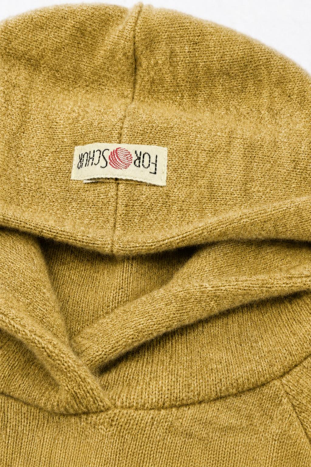 Detailaufnahme des Kaschmir Kinder Hoodies in Gelb