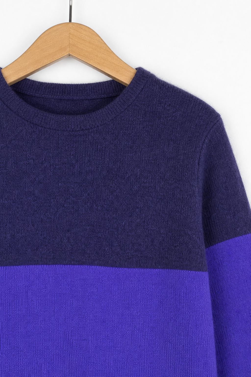 Detailaufnahme des Kaschmir Ombré Pullovers für Kinder in Größe 98/104