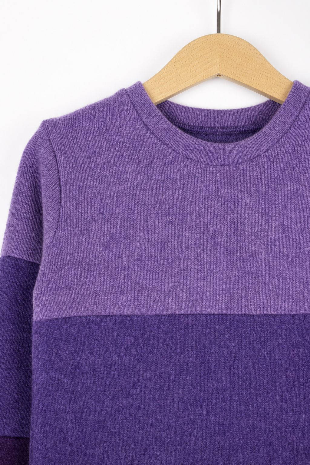 Detailaufnahme des Kaschmir Ombré Pullovers für Kinder in Größe 98/104