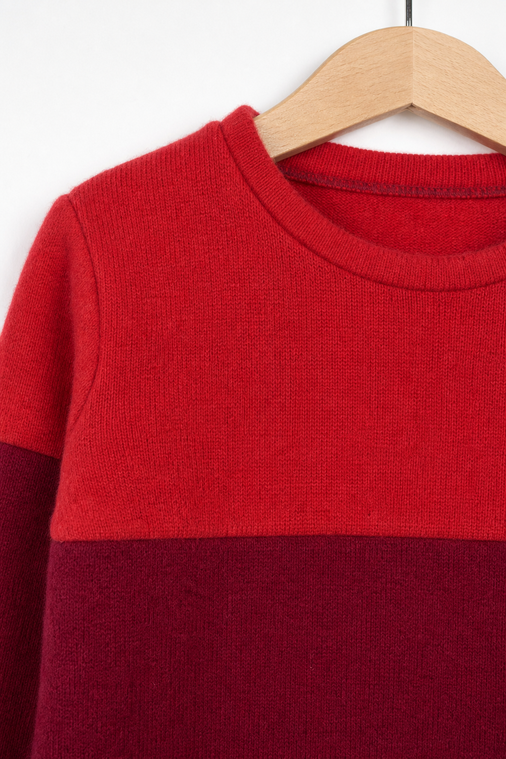 Detailaufnahme des Kaschmir Ombré Pullovers für Kinder in Größe 98/104