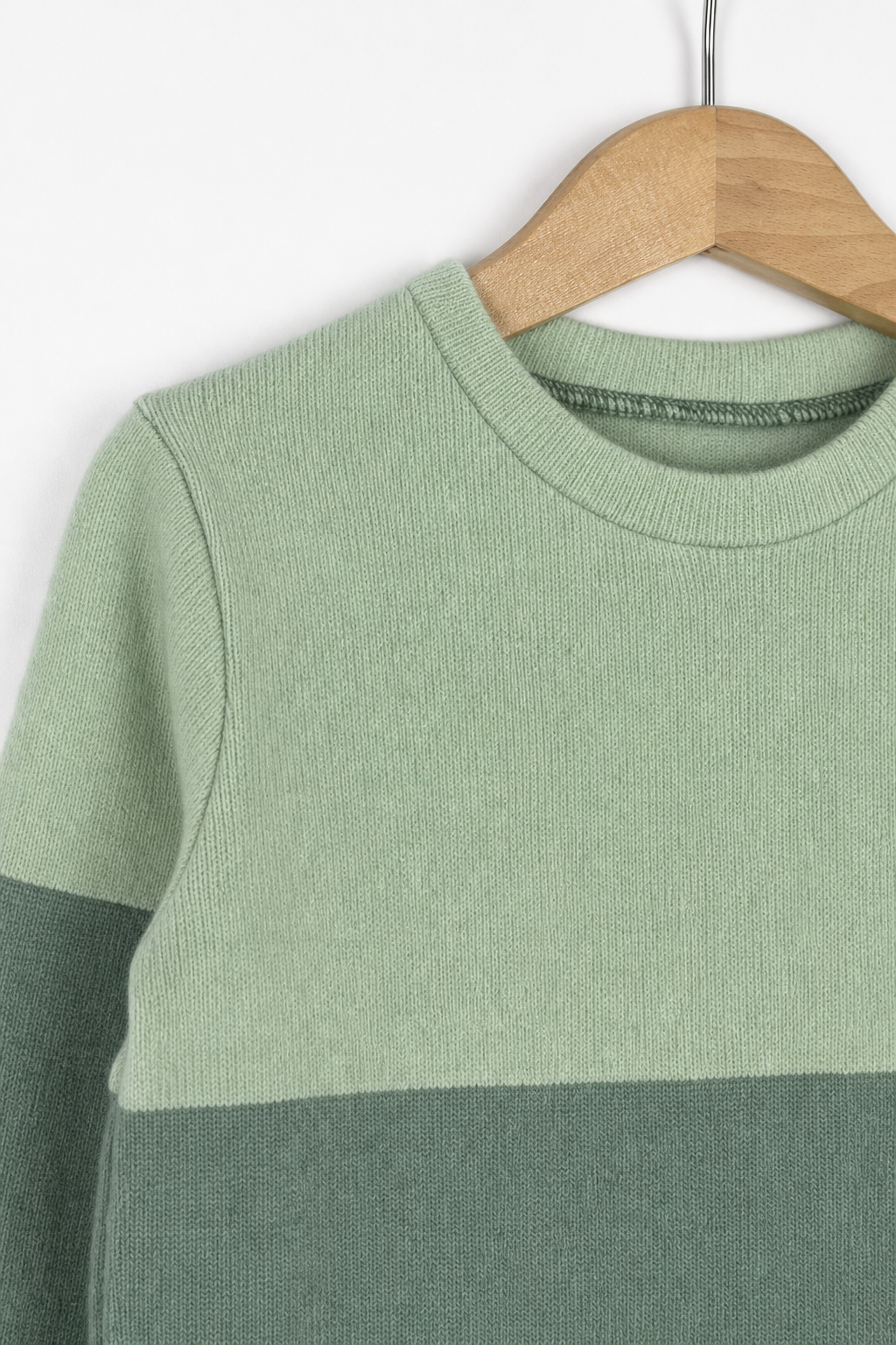 Detailaufnahme des Kaschmir Ombré Pullovers für Kinder in Größe 98/104