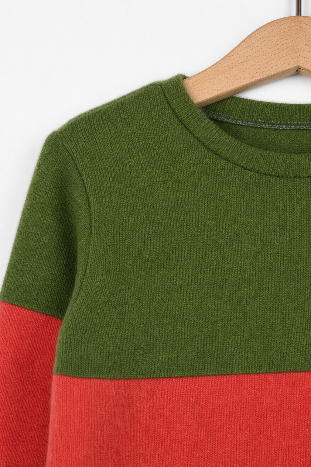 Detailaufnahme des Kaschmir Ombré Pullovers für Kinder in Größe 98/104