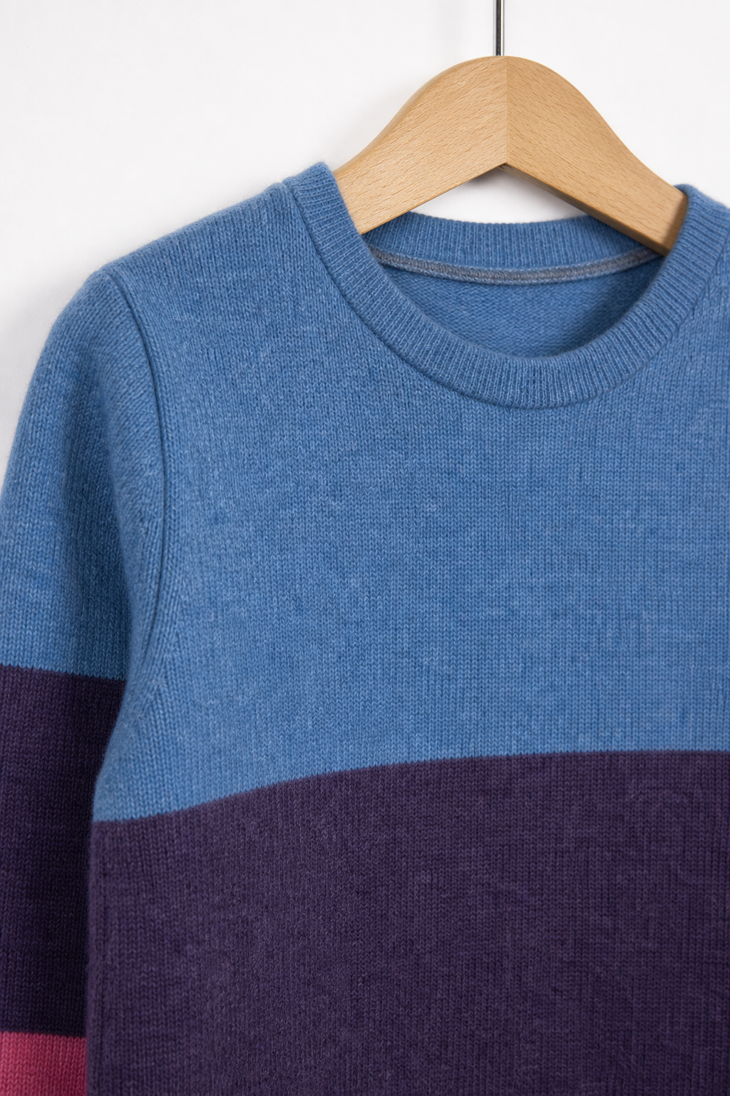 Detailaufnahme des Kaschmir Ombré Pullovers für Kinder in Größe 98/104