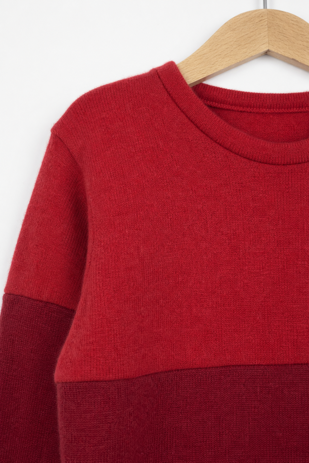 Detailaufnahme des Kaschmir Ombré Pullovers für Kinder in Größe 110/116