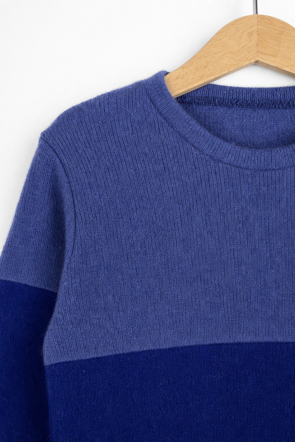 Detailaufnahme des Kaschmir Ombré Pullovers für Kinder in Größe 110/116
