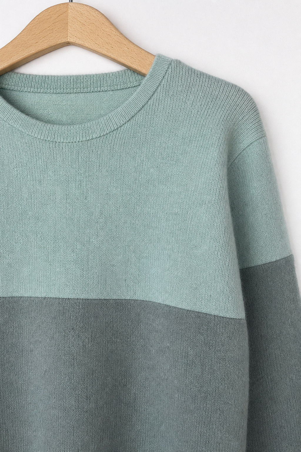 Detailaufnahme des Kaschmir Ombré Pullovers für Kinder in Größe 110/116