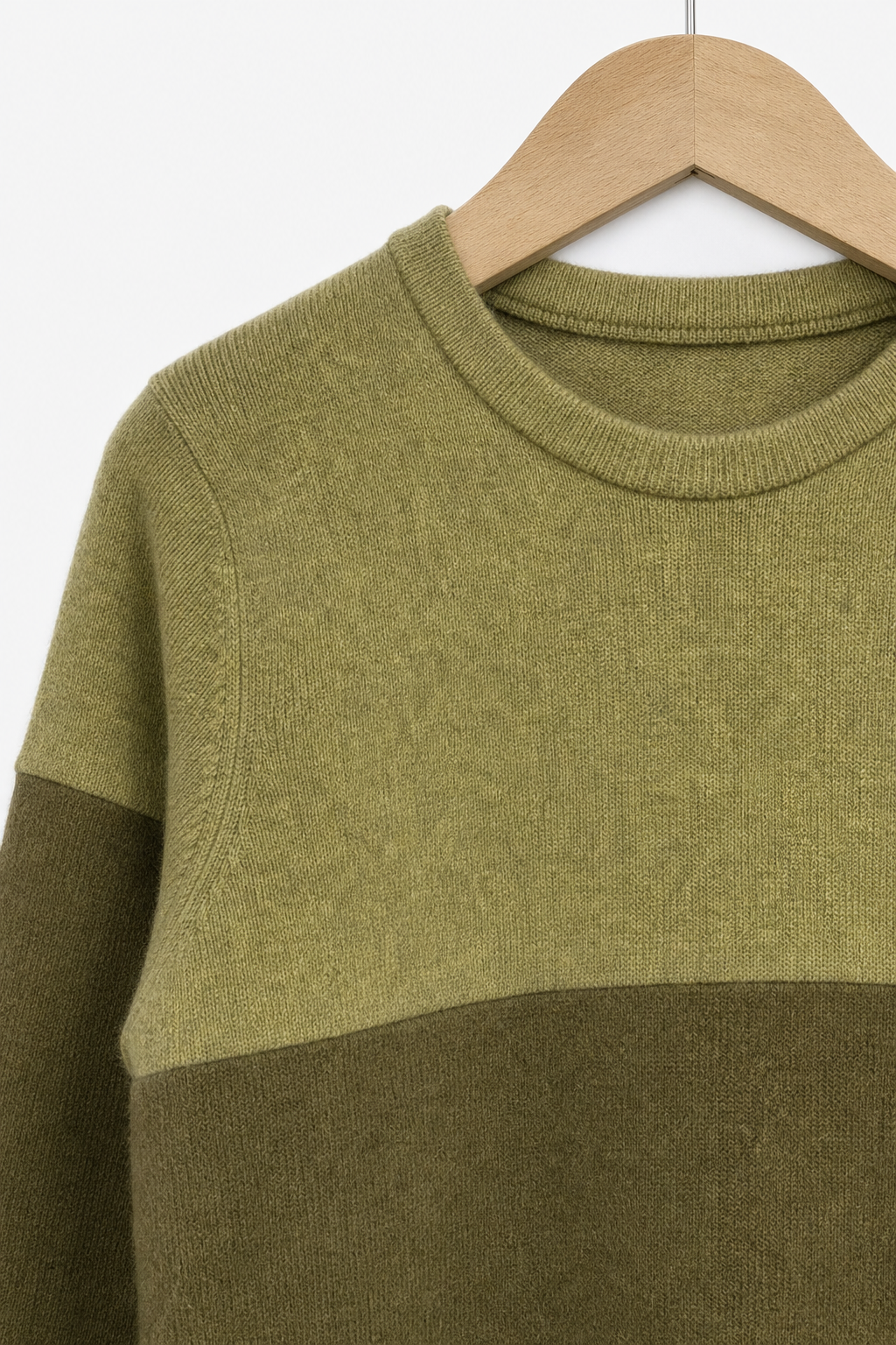 Detailaufnahme des Kaschmir Ombré Pullovers für Kinder in Größe 110/116
