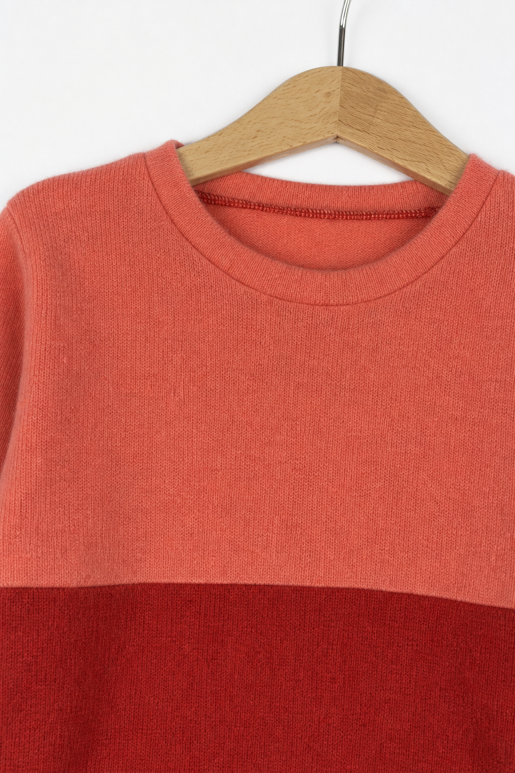 Detailaufnahme des Kaschmir Ombré Pullovers für Kinder in Größe 110/116