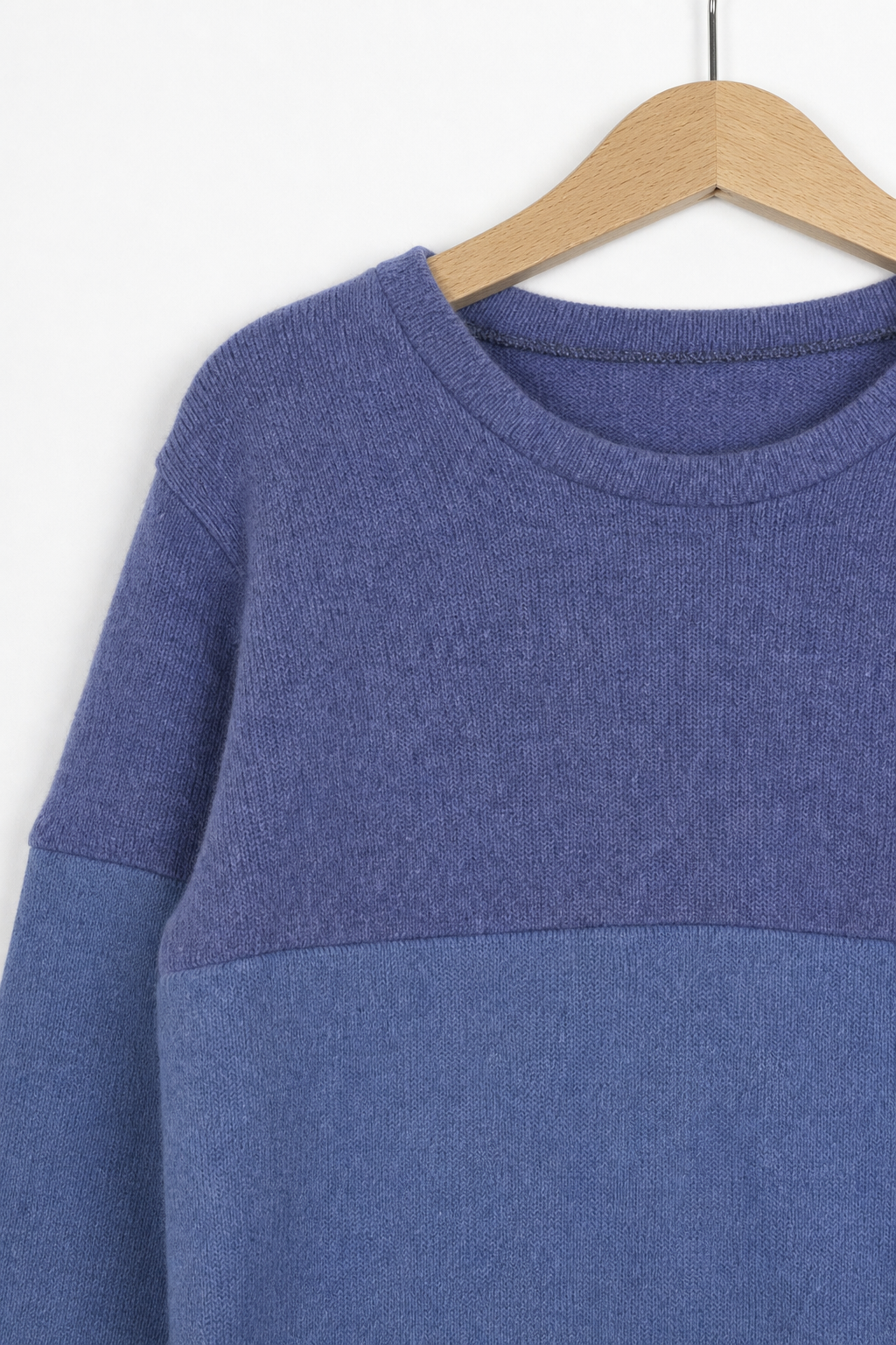 Detailaufnahme des Kaschmir Ombré Pullovers für Kinder in Größe 122/128