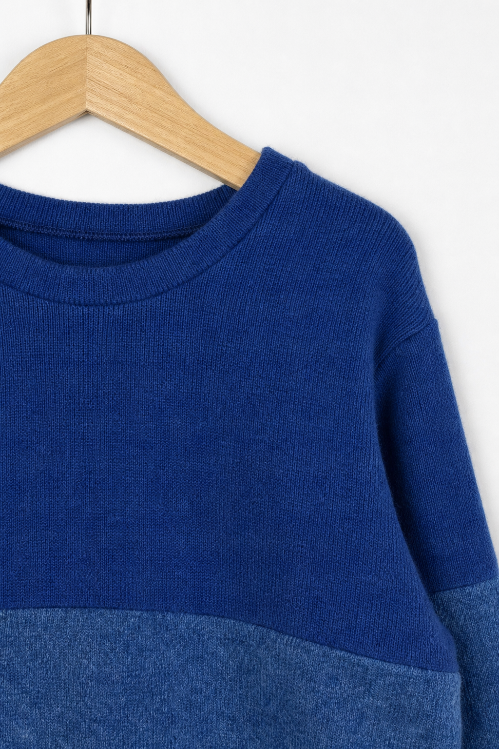 Detailaufnahme des Kaschmir Ombré Pullovers für Kinder in Größe 134/140