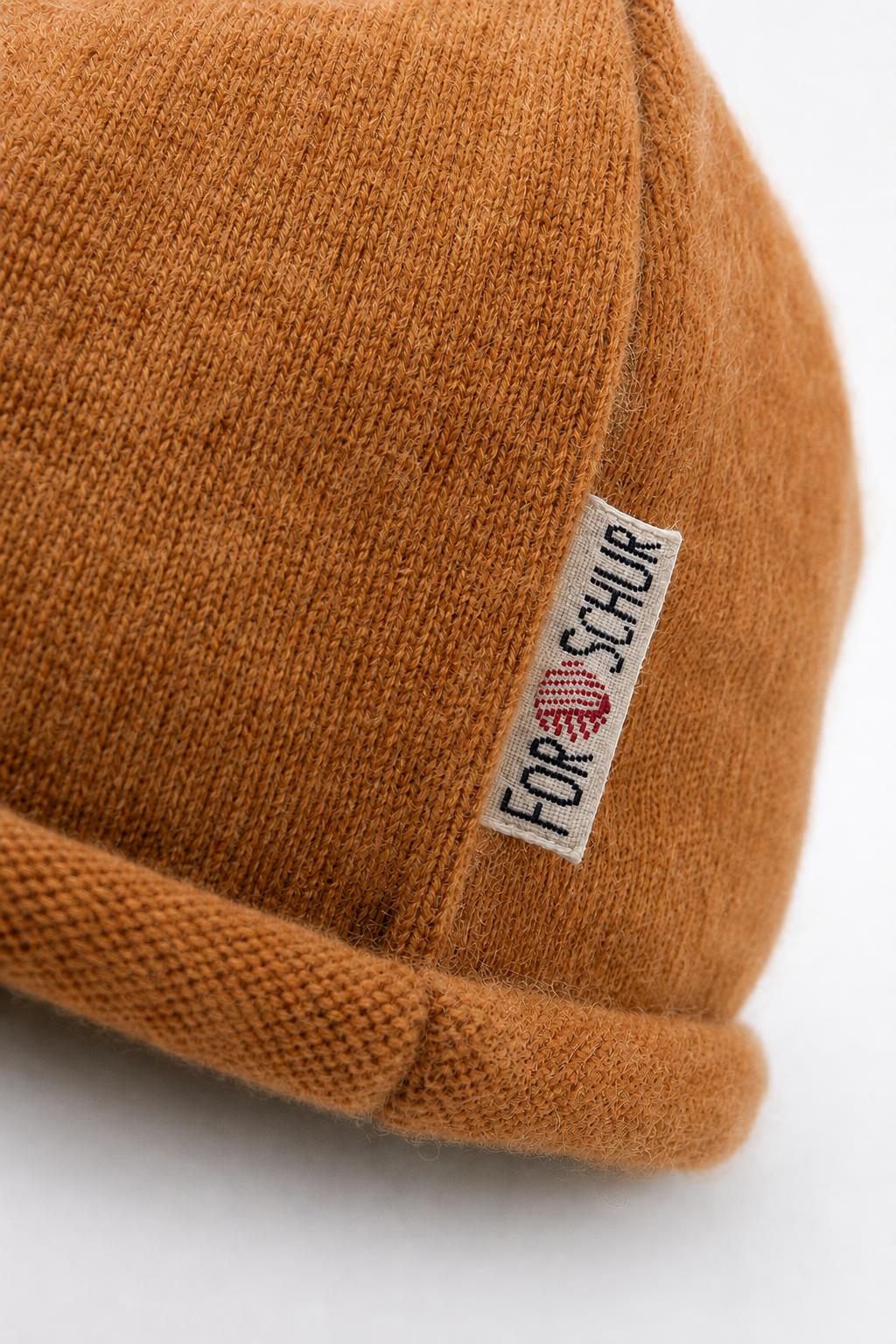 Detailaufnahme der Kaschmir Beanie in Gelb