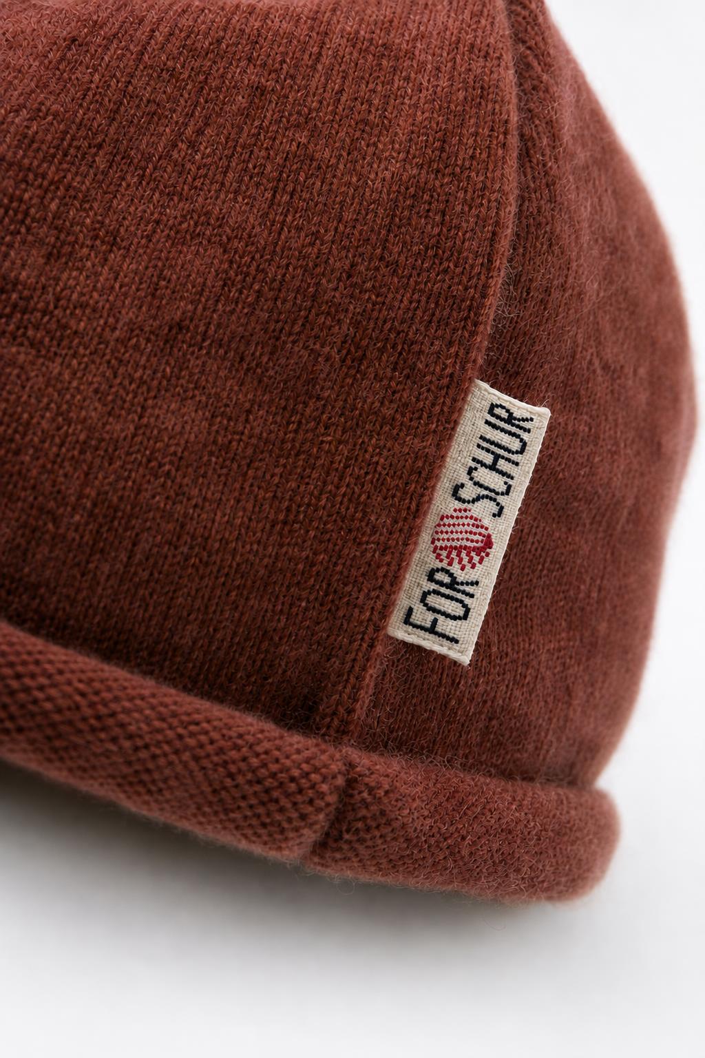 Detailaufnahme der Kaschmir Beanie in Braun