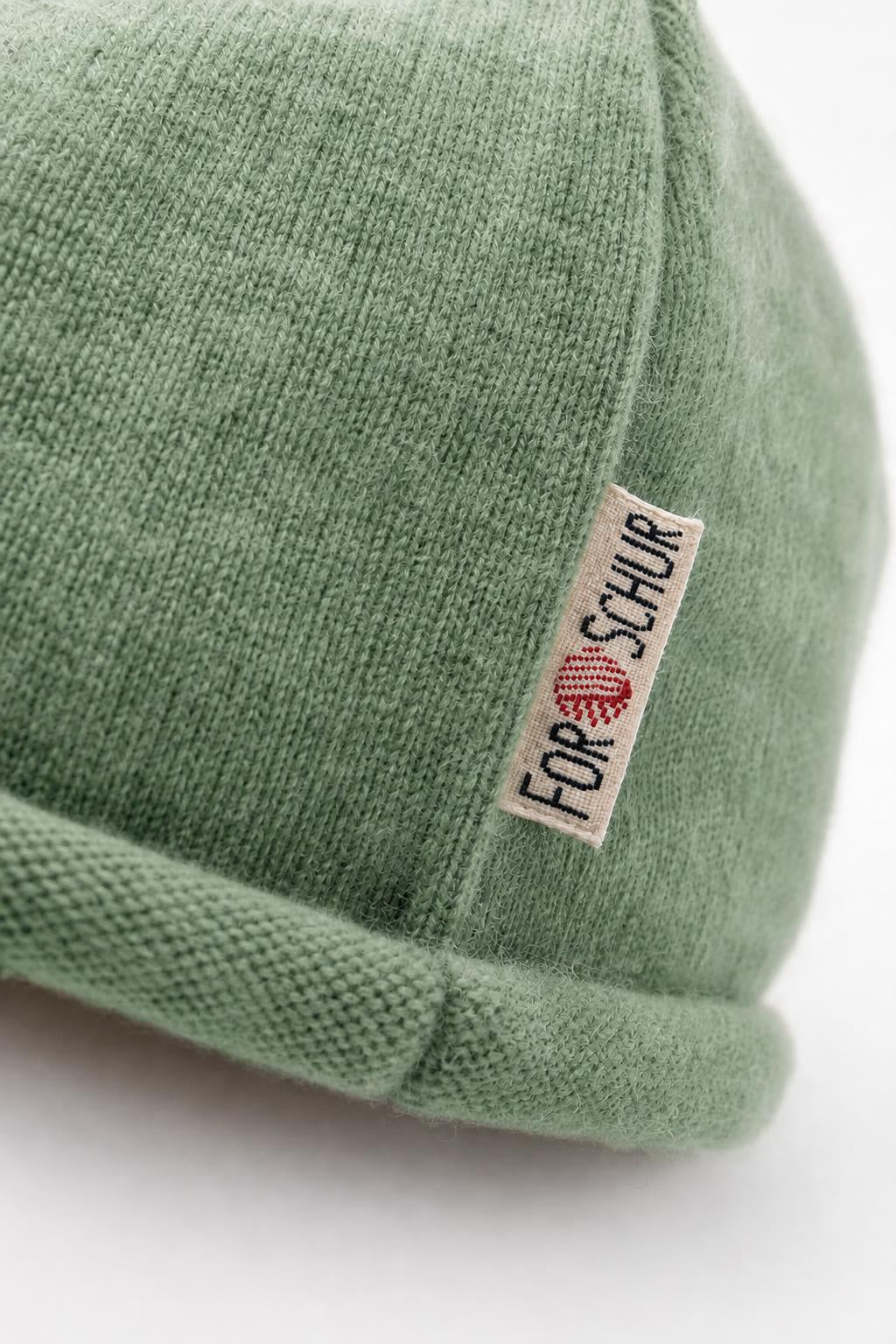 Detailaufnahme der Kaschmir Beanie in Grün