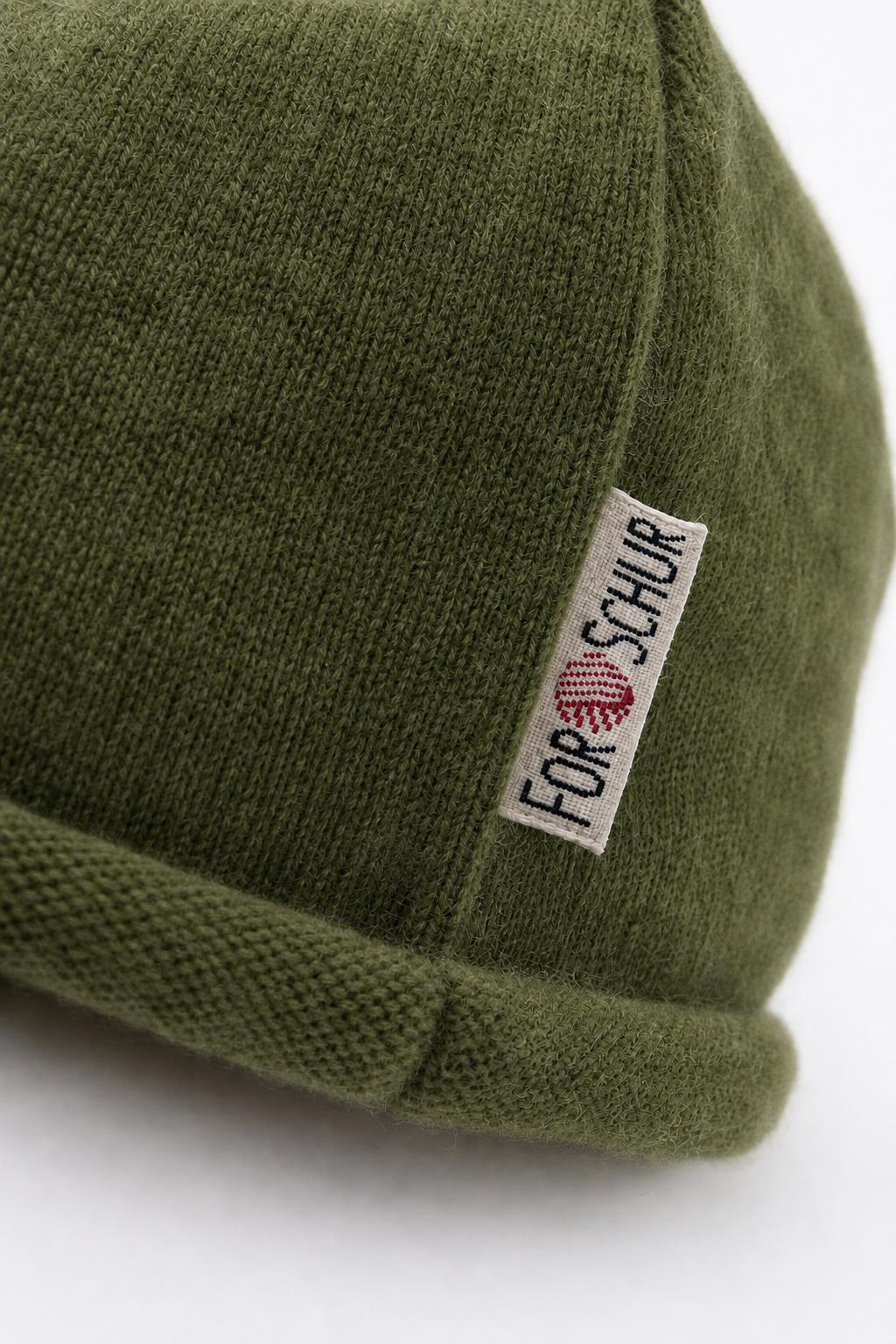 Detailaufnahme der Kaschmir Beanie in Grün