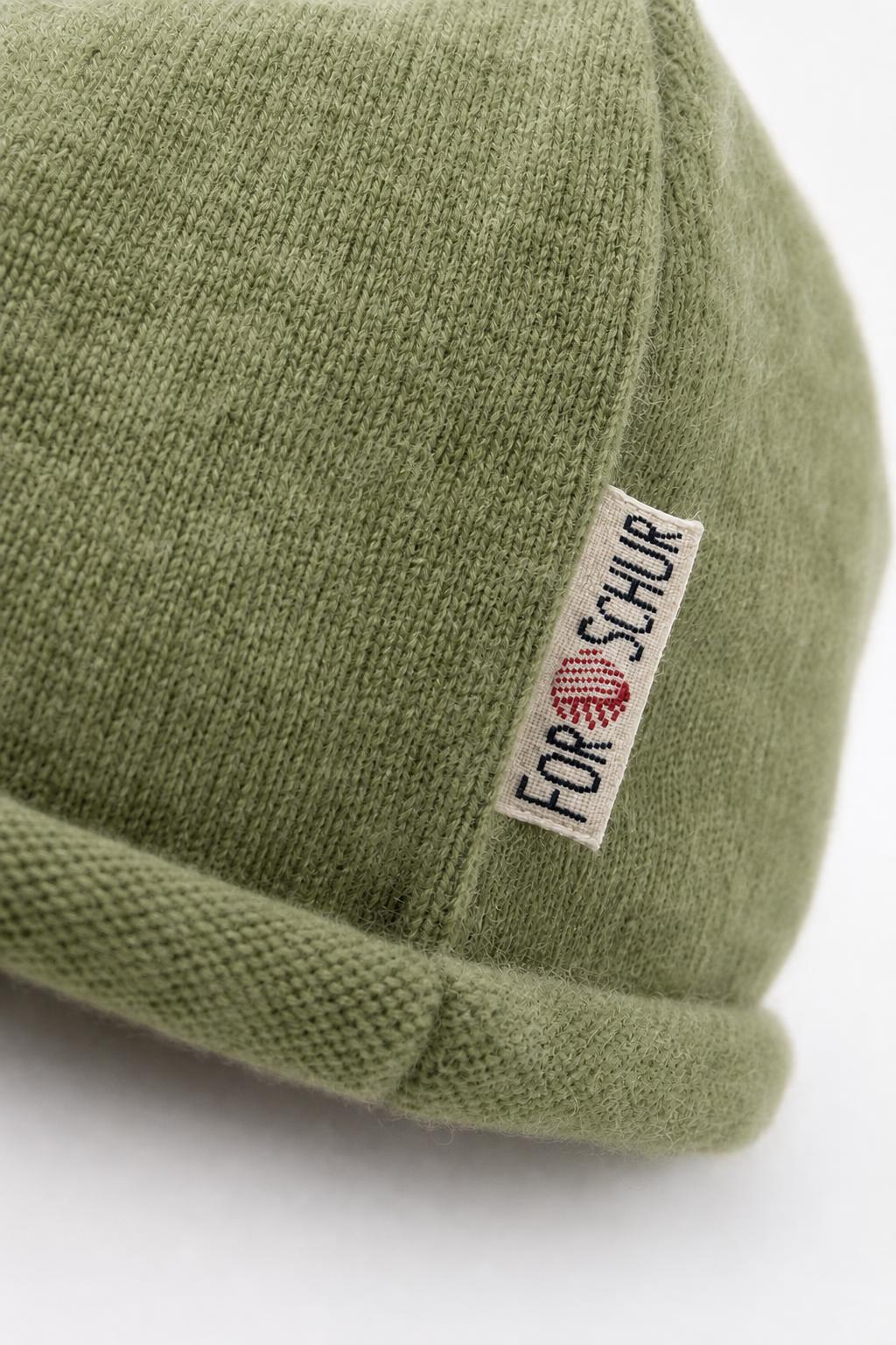 Detailaufnahme der Kaschmir Beanie in Grün