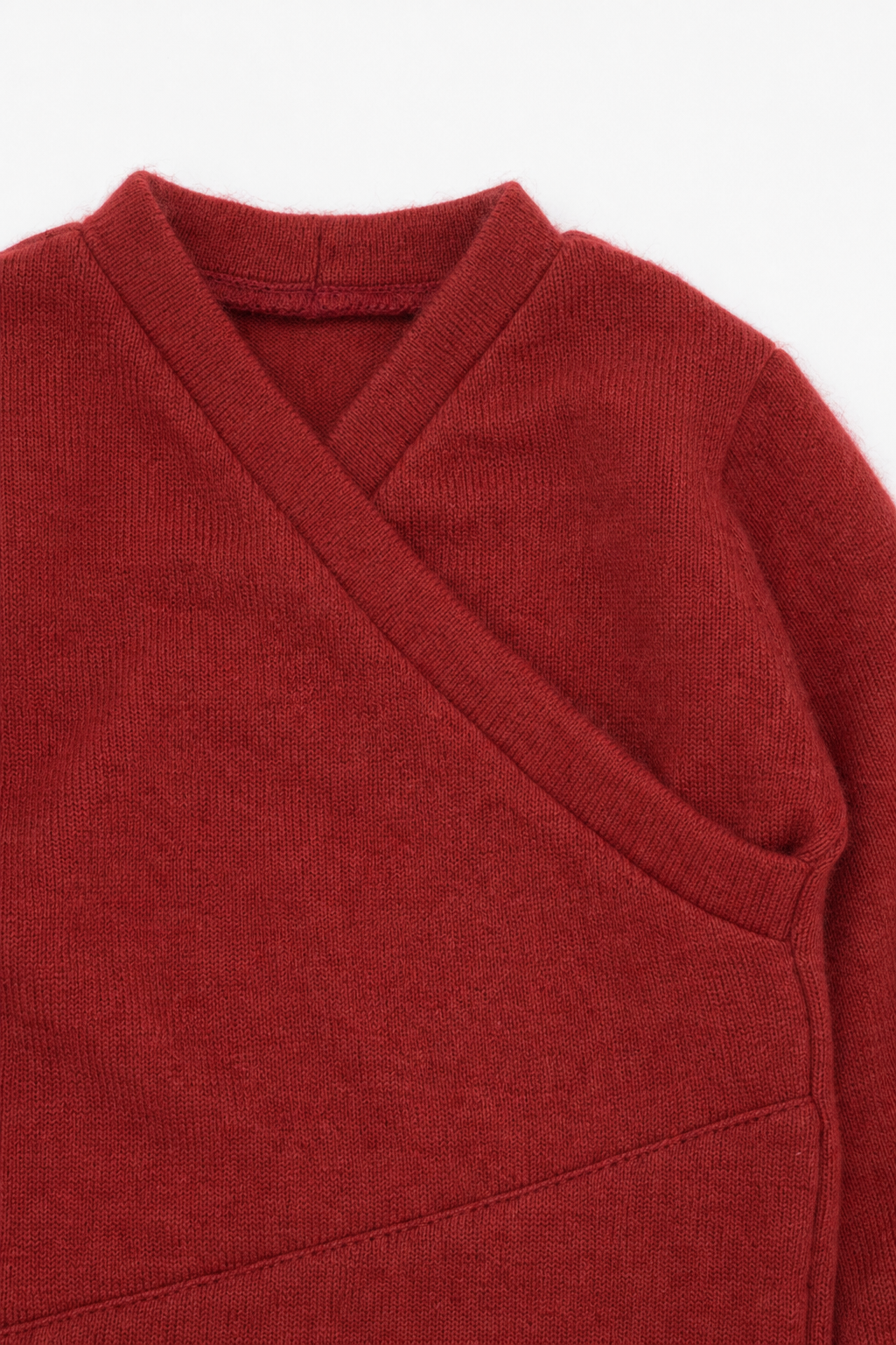 Detailaufnahme des Kaschmir Baby Longsleeves in Größe 50/56