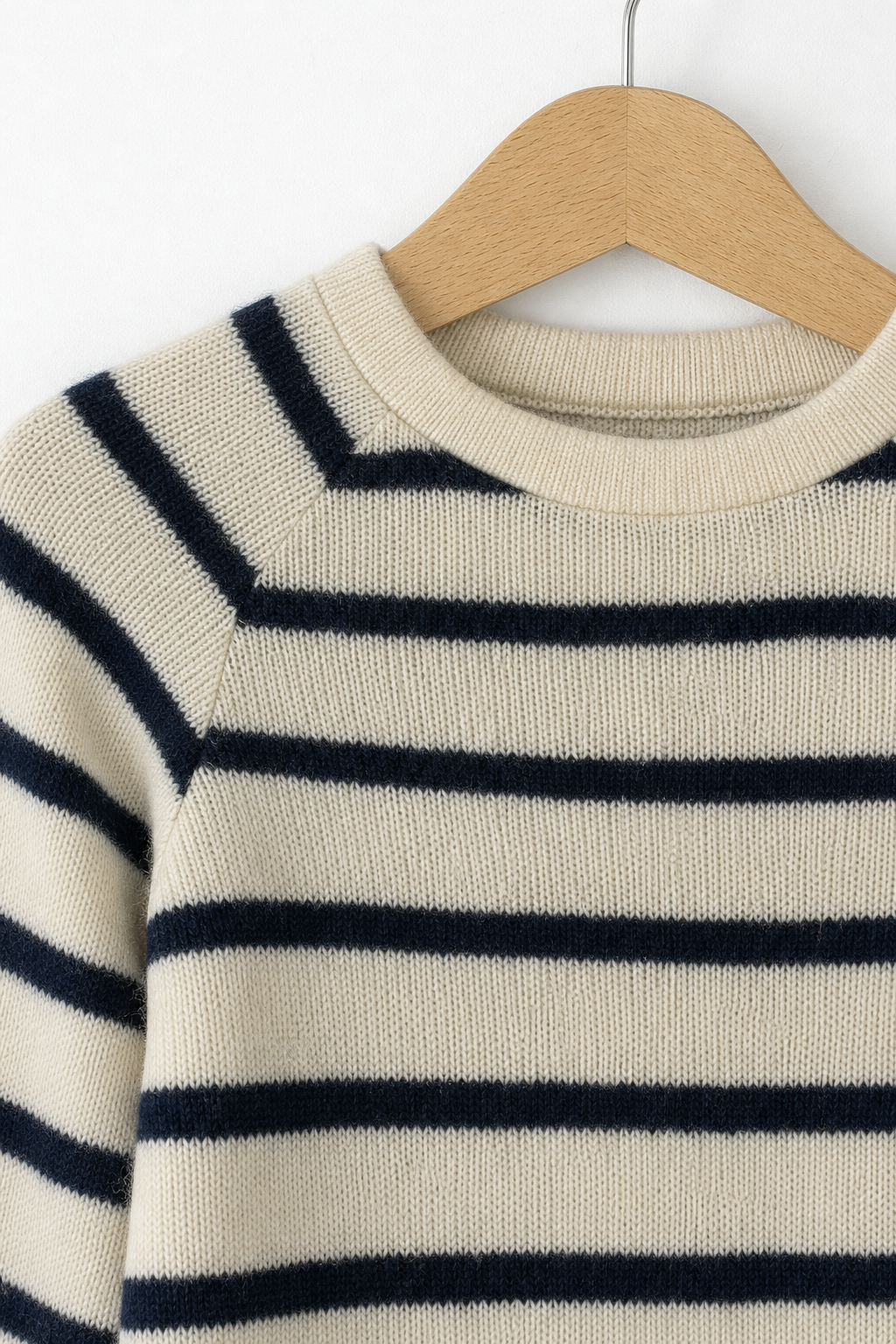 Detailaufnahme des Kaschmir Kinder Longsleeves in Blau, Größe 86/92