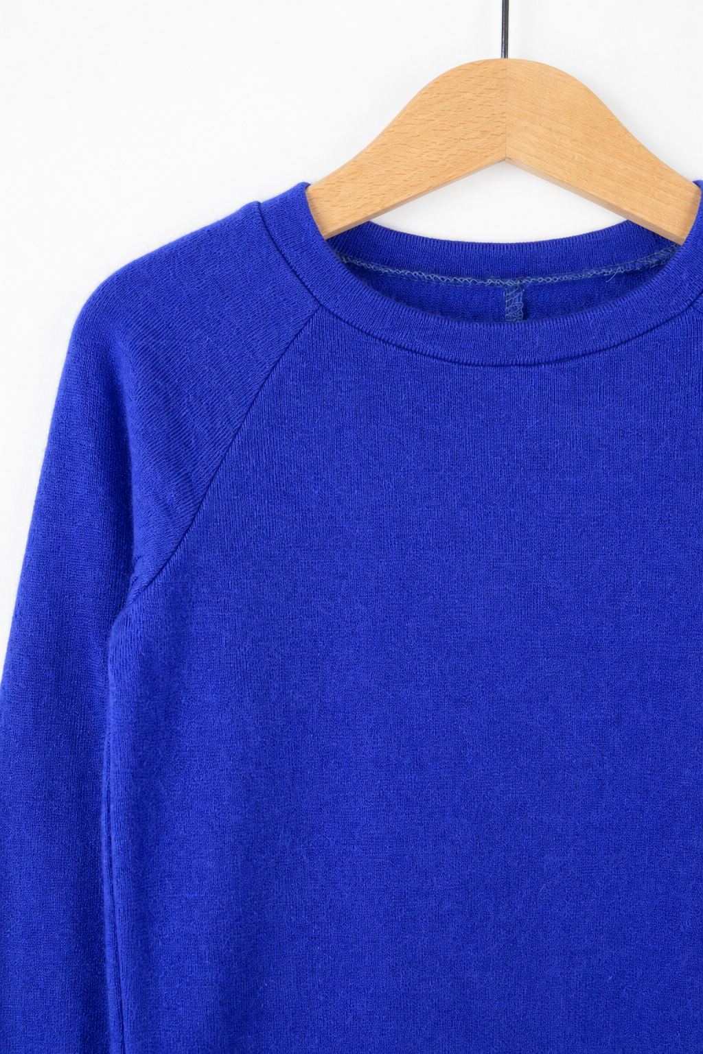 Detailaufnahme des Kaschmir Kinder Longsleeves in Blau, Größe 110/116