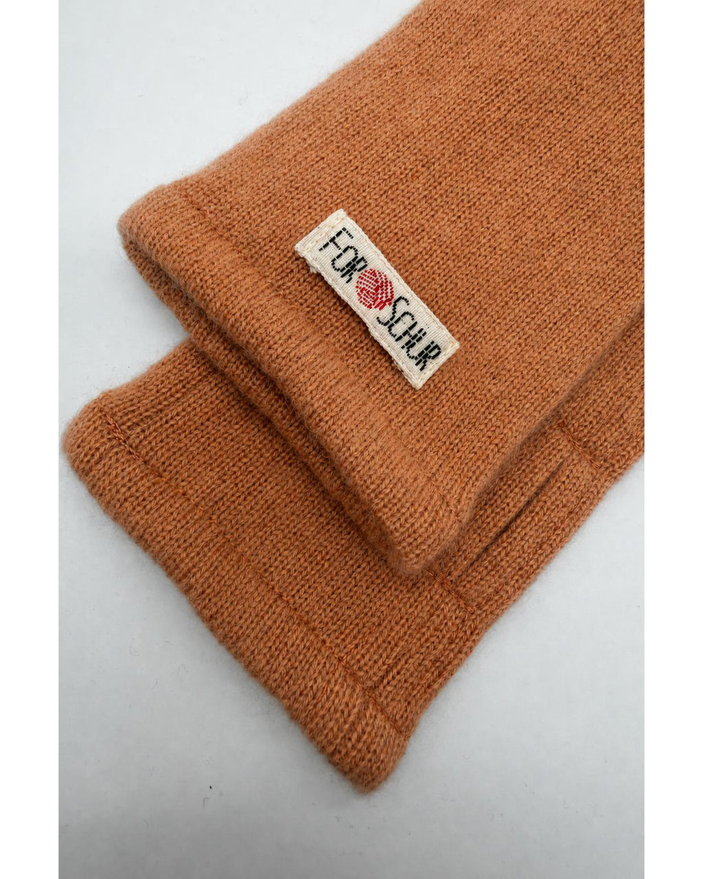 Detailaufnahme der Kaschmir Handstulpen in Orange