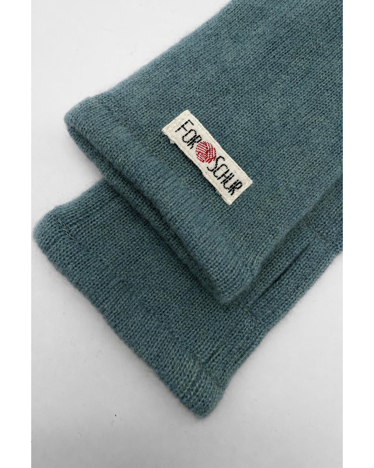 Detailaufnahme der Kaschmir Handstulpen in Blau