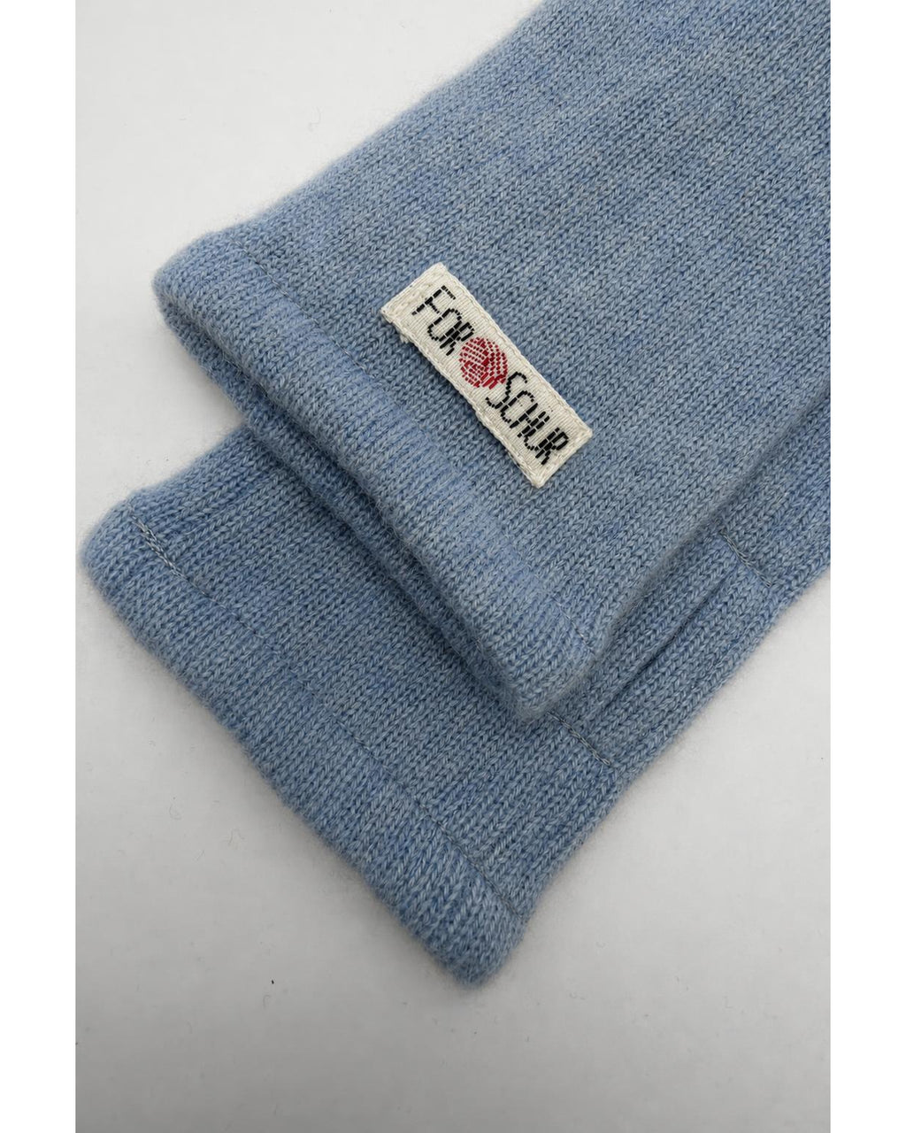 Detailaufnahme der Kaschmir Handstulpen in Blau