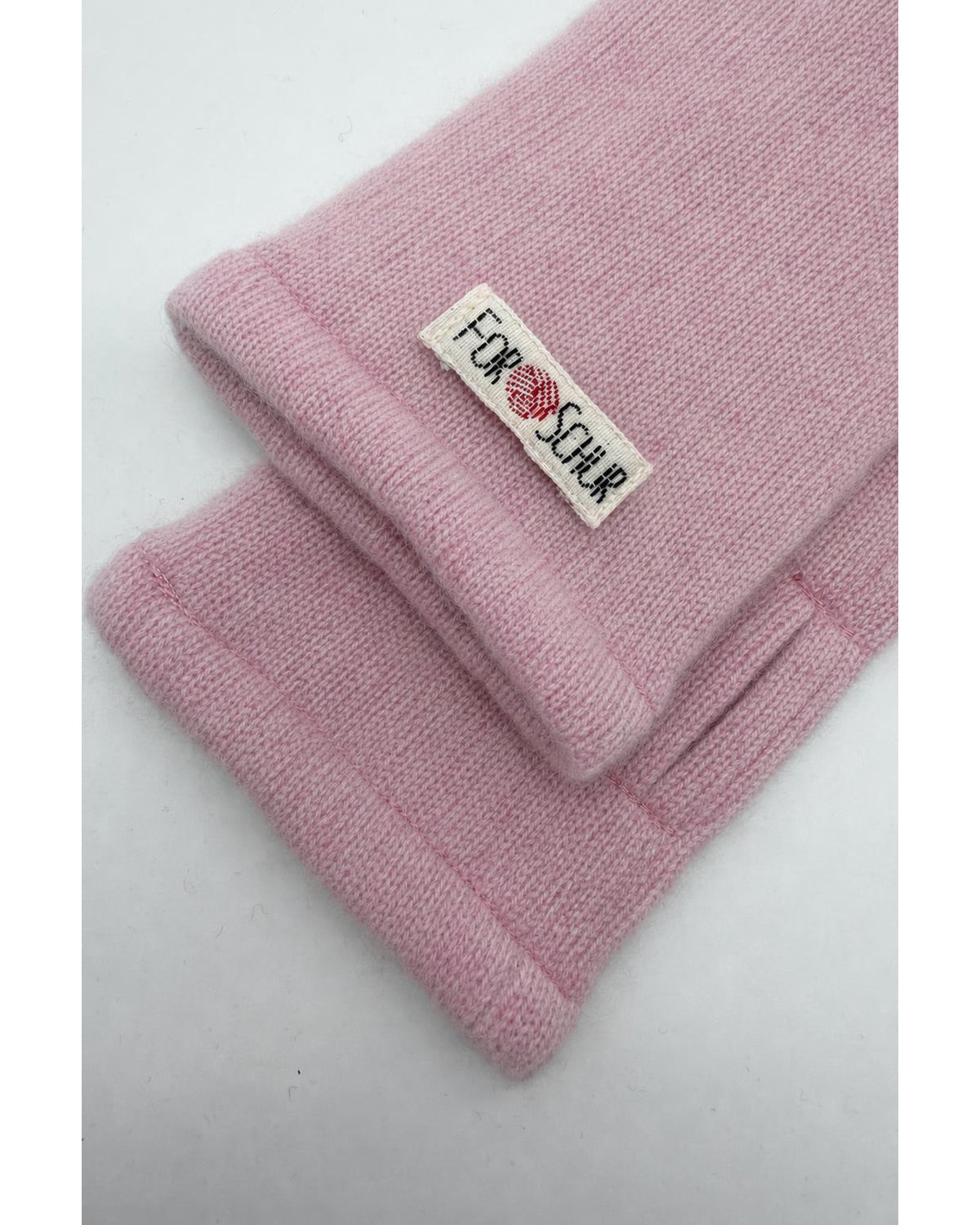 Detailaufnahme der Kaschmir Handstulpen in Rosa