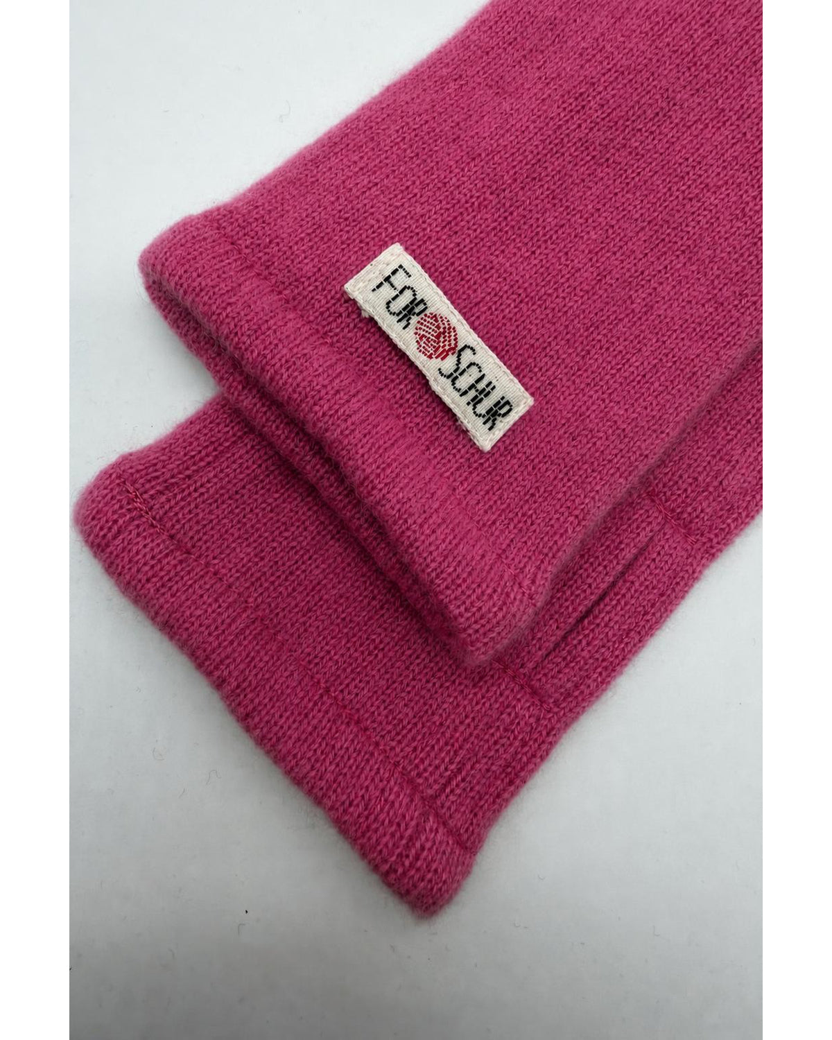 Detailaufnahme der Kaschmir Handstulpen in Rosa