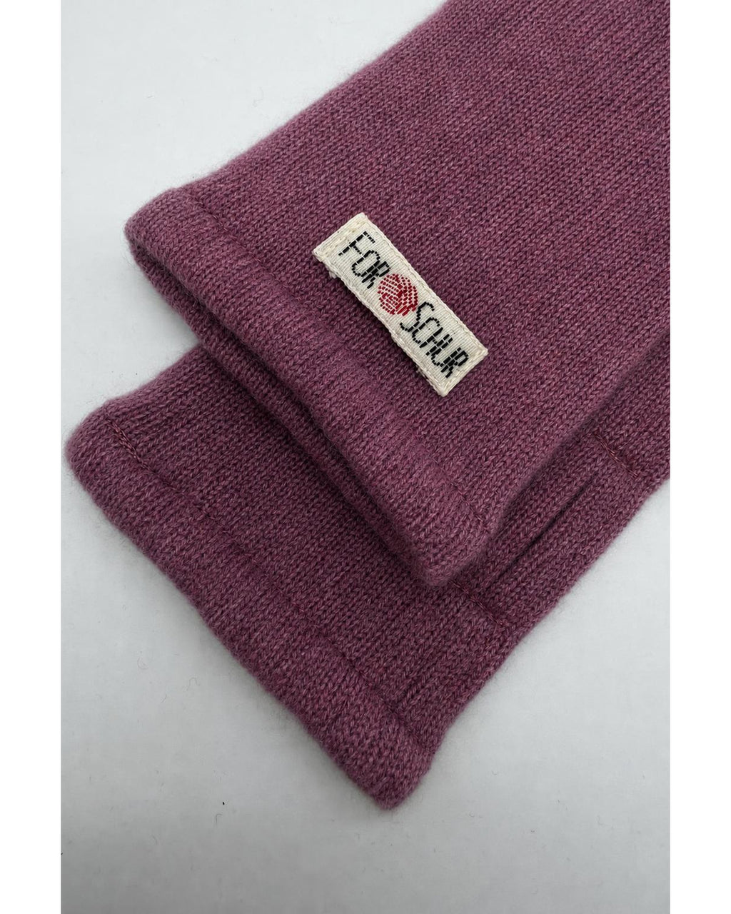 Detailaufnahme der Kaschmir Handstulpen in Rosa