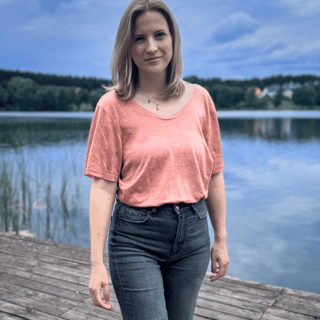Tragebild T-Shirt aus Merinowolle in Rosa ForSchur 